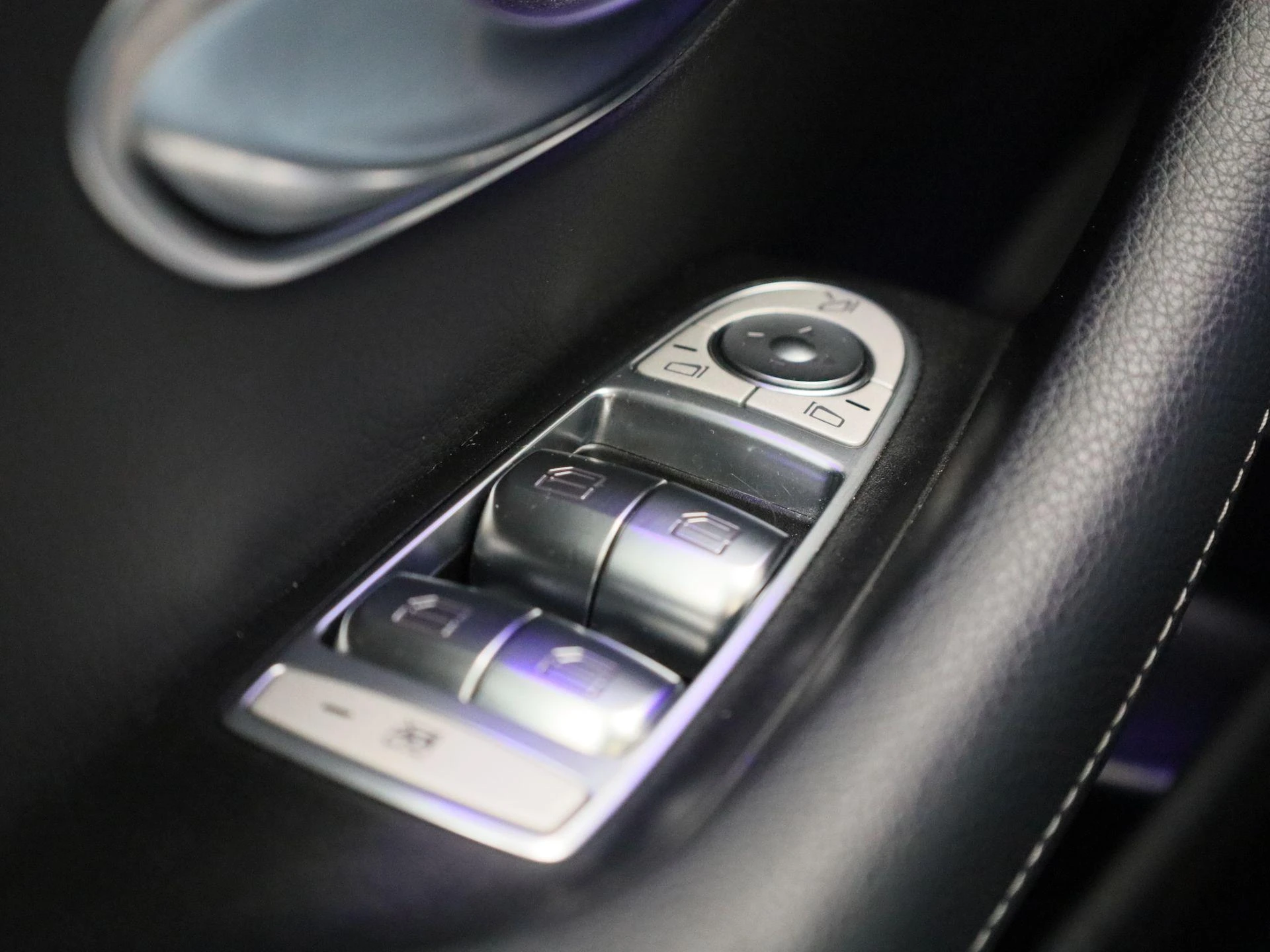 Mercedes-Benz-E-Klasse-image-33