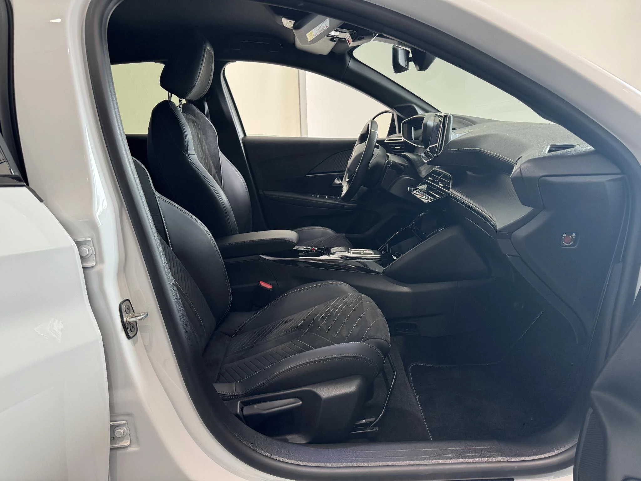 Peugeot-e-208-image-7