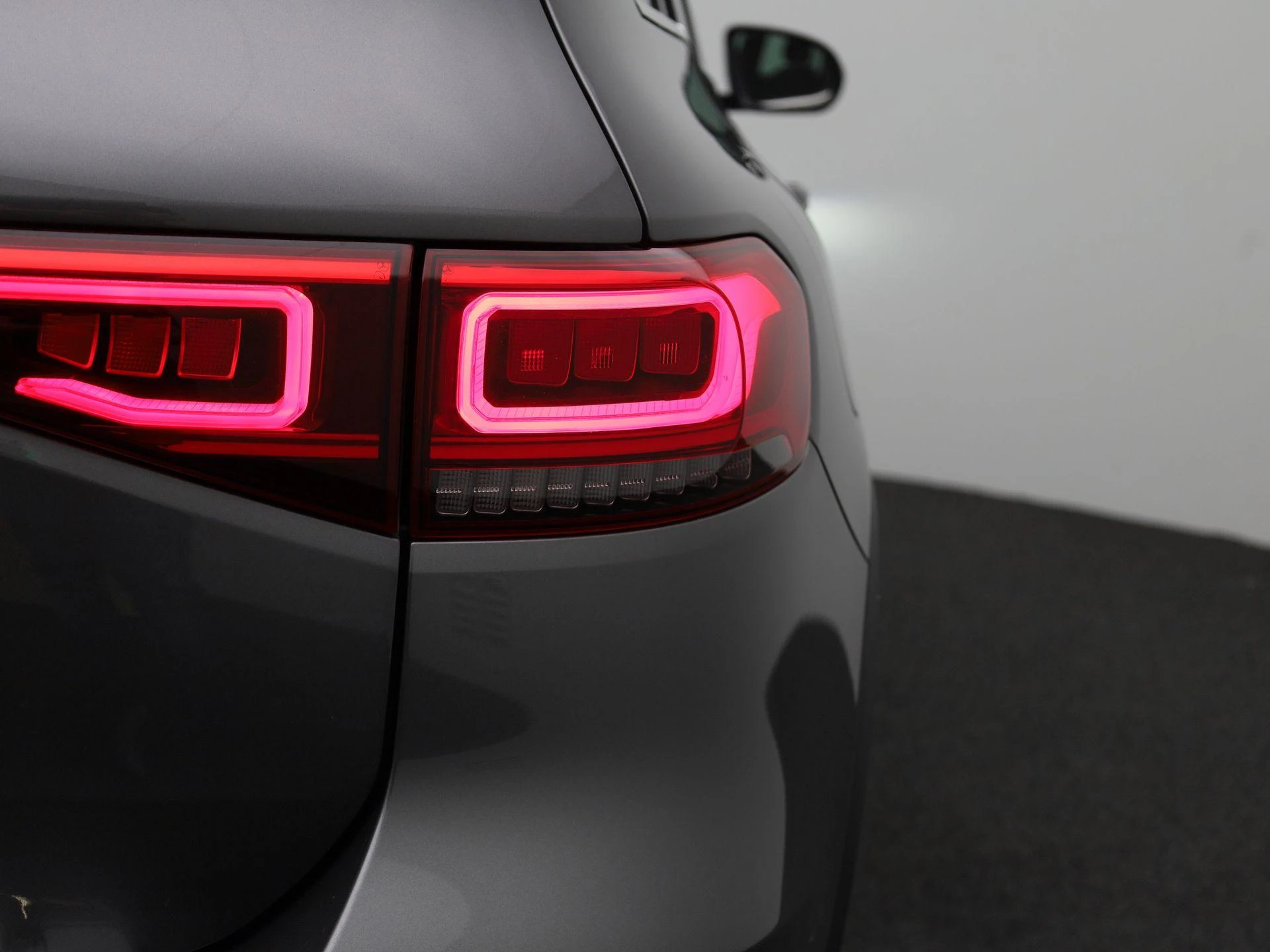 Mercedes-Benz-EQB-image-45