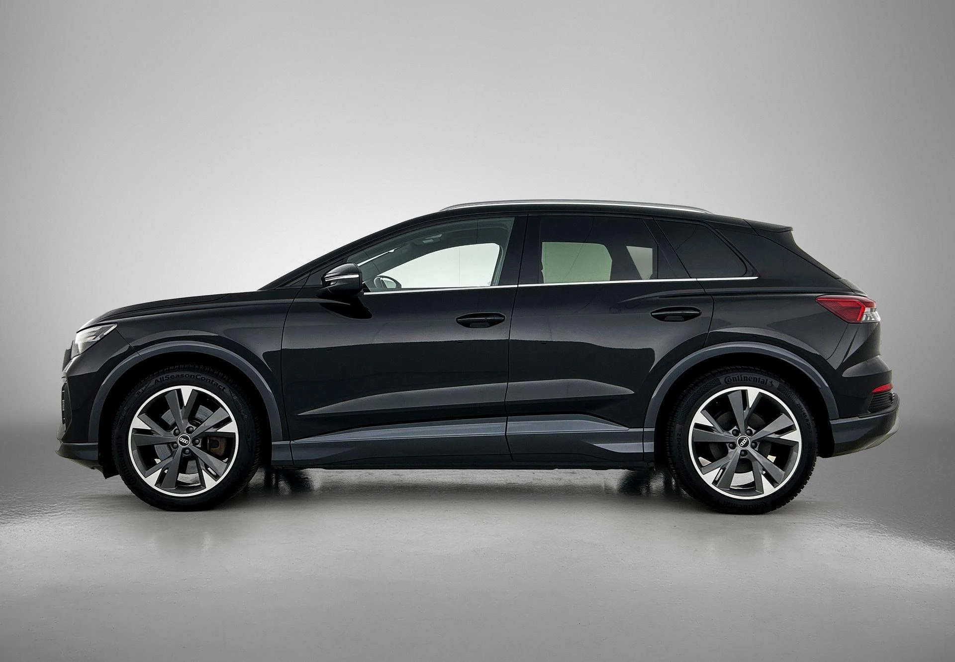 Audi-Q4 e-tron-image-1