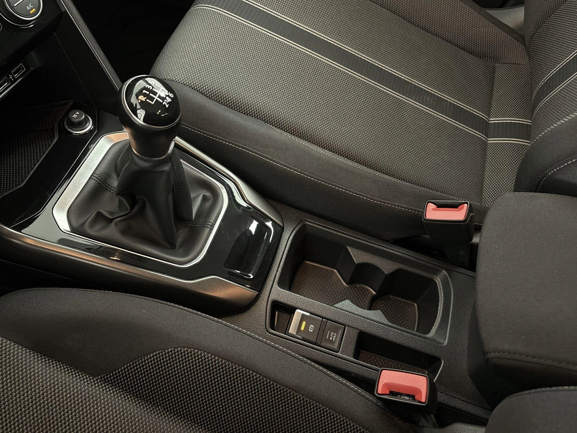 Volkswagen-T-Roc-image-13