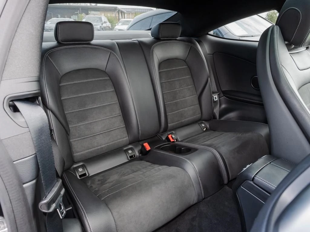 Mercedes-Benz-C-Klasse 300-image-12