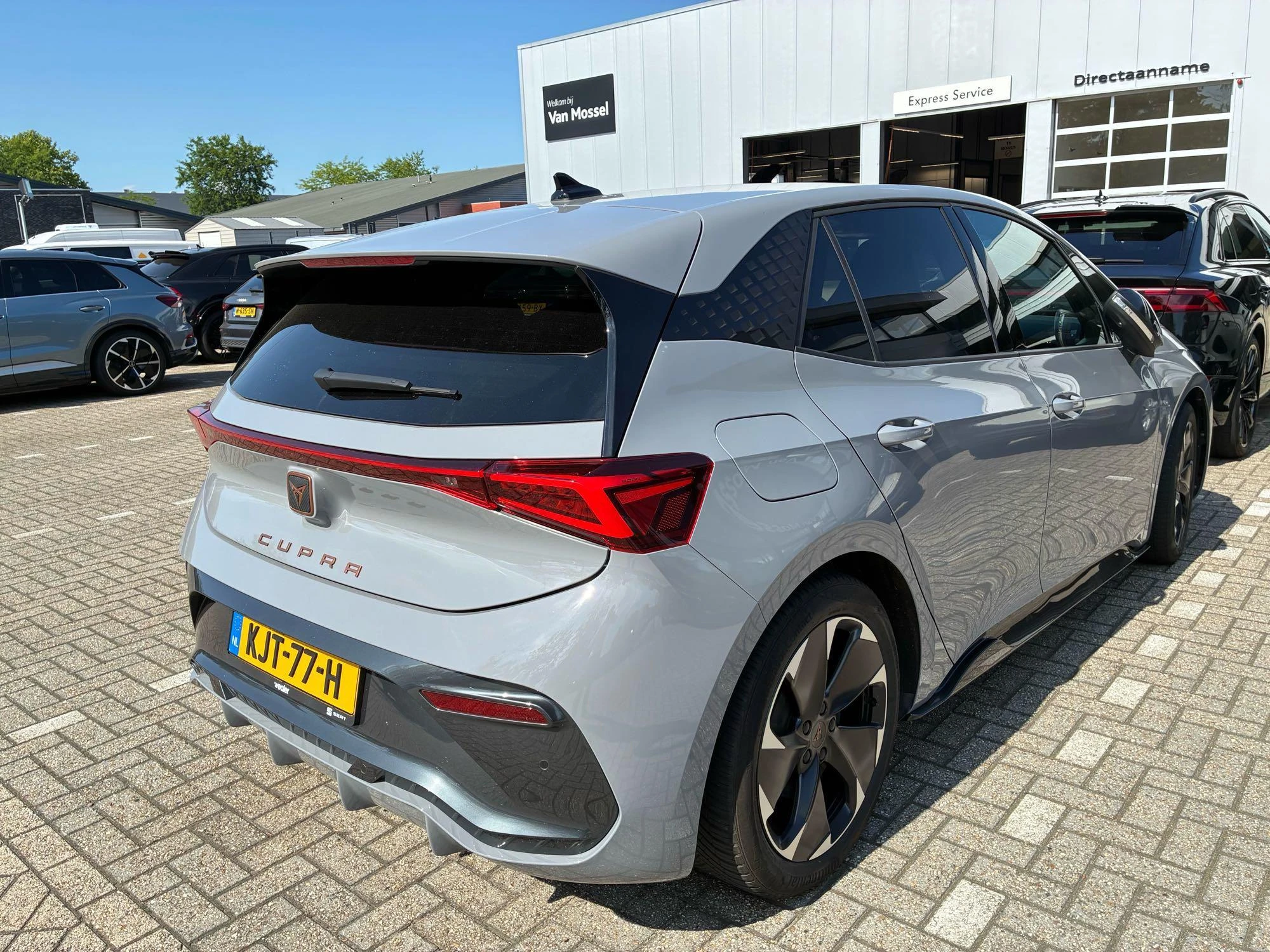 CUPRA Born Essential 62 kWh 204 PK