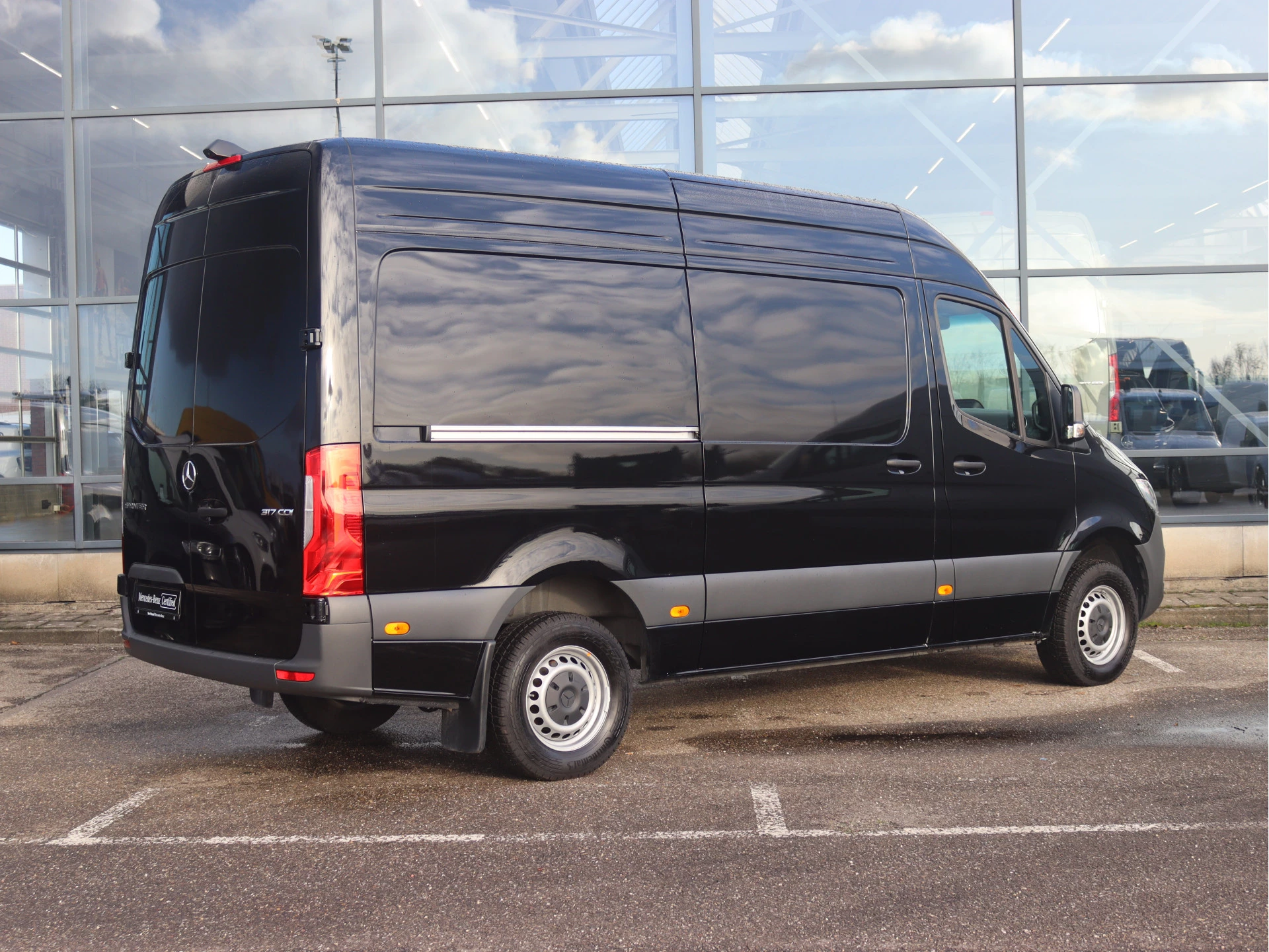 Mercedes-Benz-Sprinter-image-1