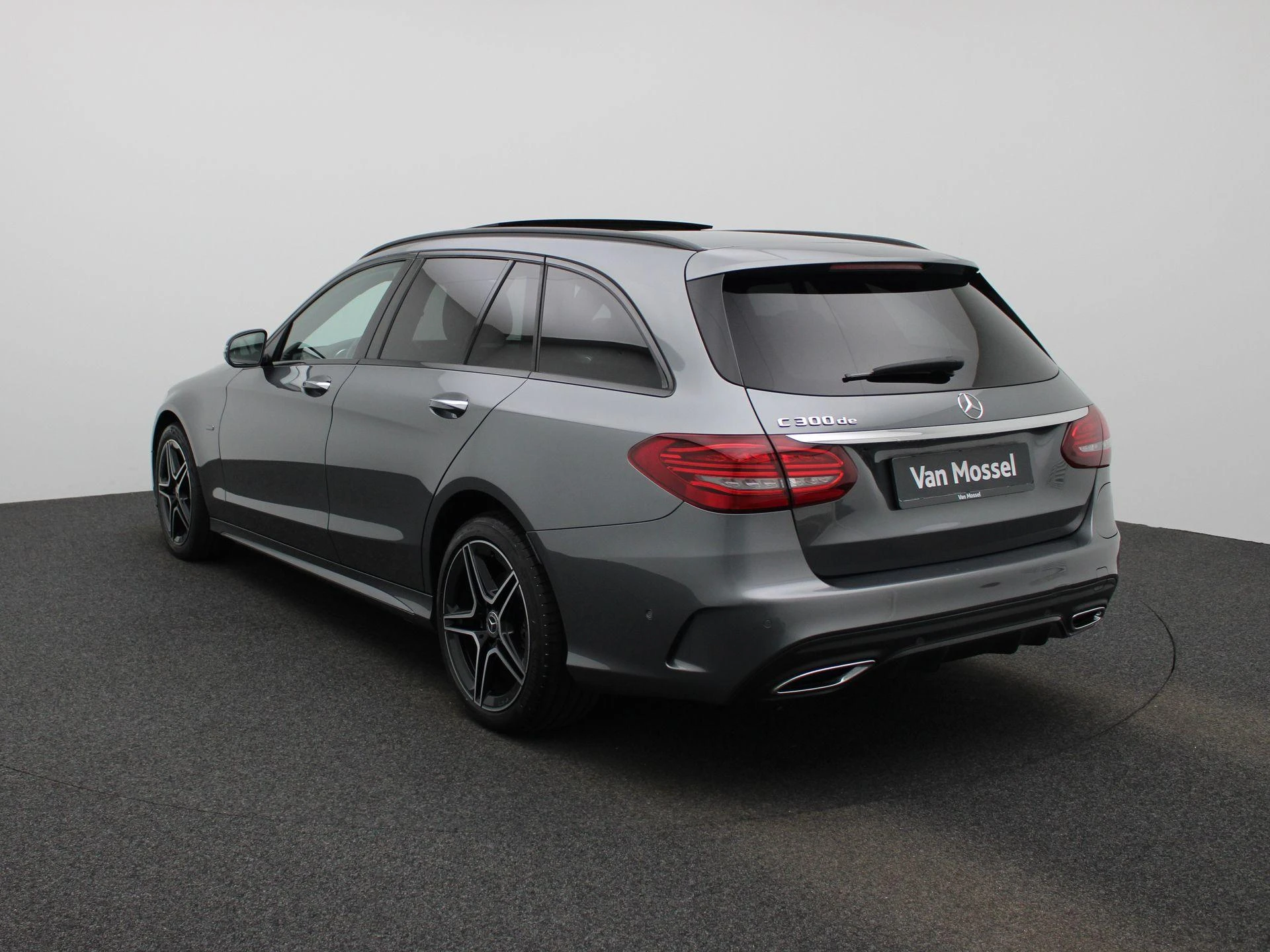 Mercedes-Benz-C-Klasse-image-1