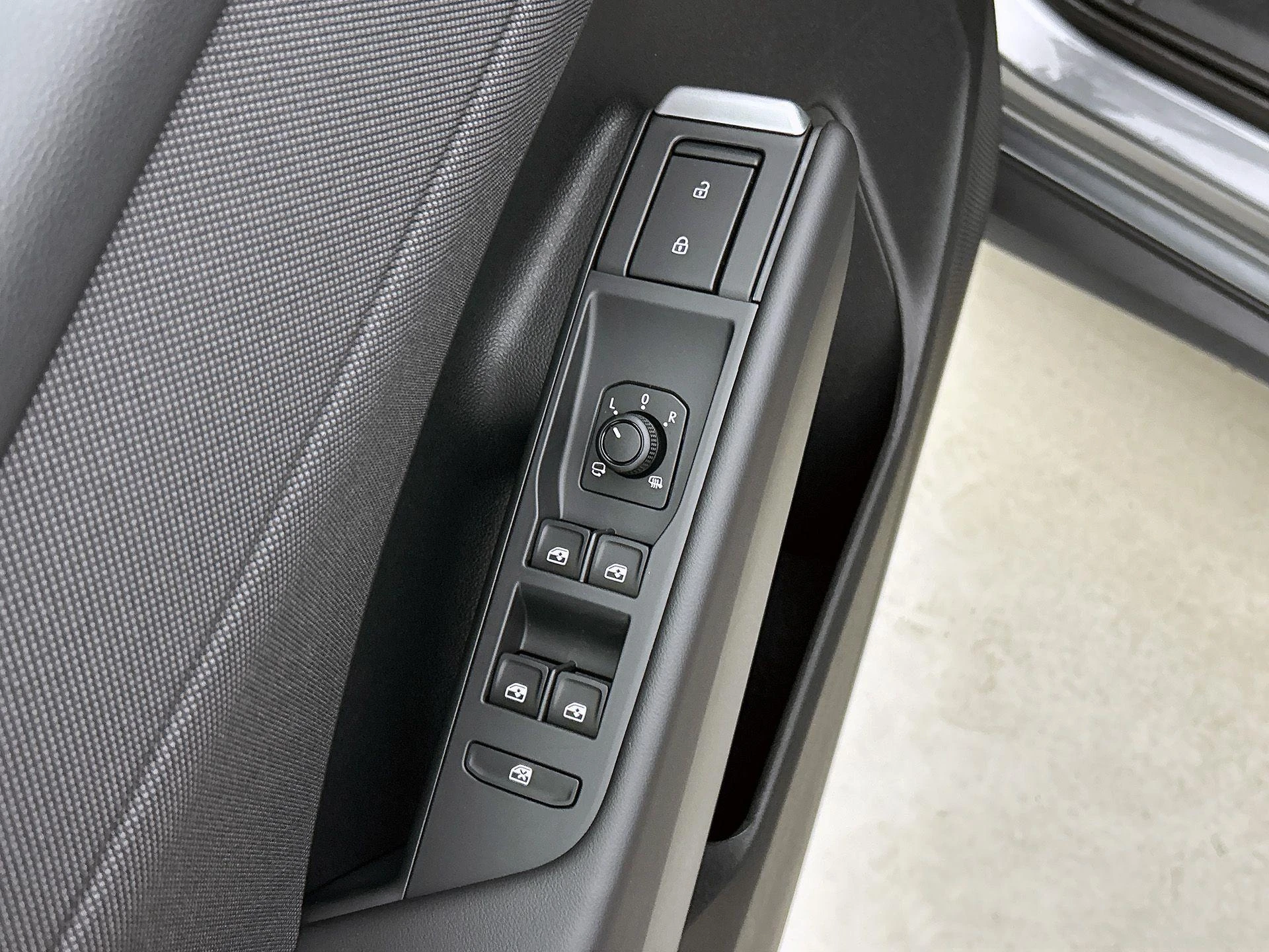 Volkswagen-T-Roc-image-22