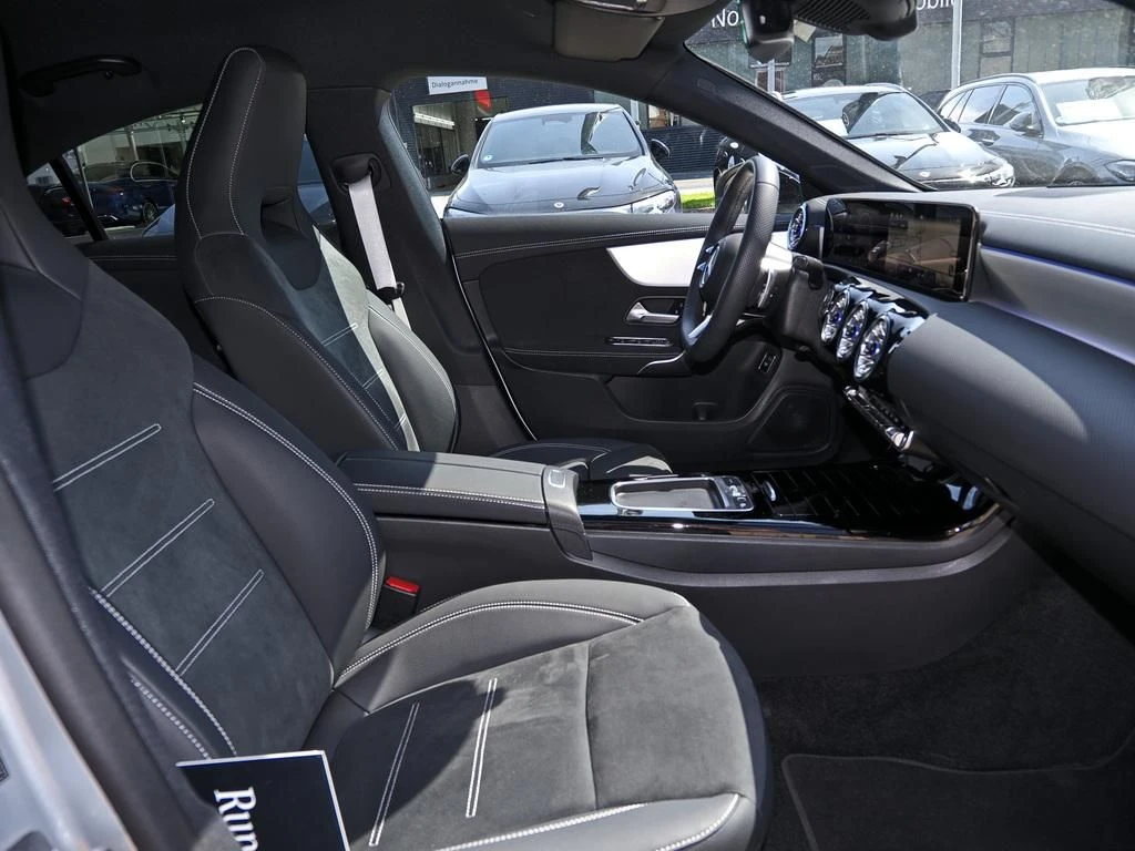 Mercedes-Benz-CLA 200-image-12