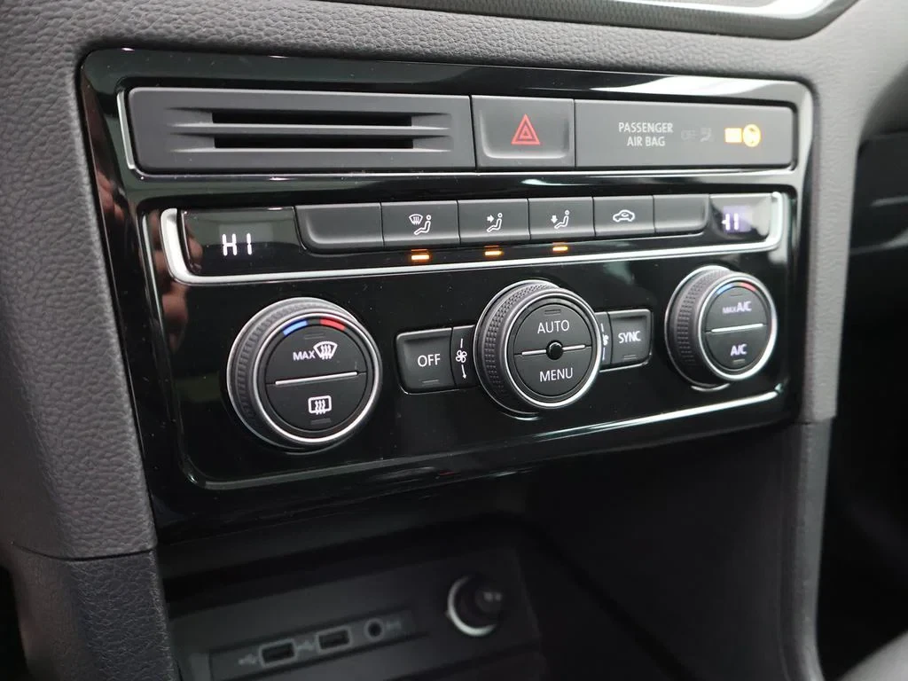 Volkswagen-Golf Sportsvan-image-22