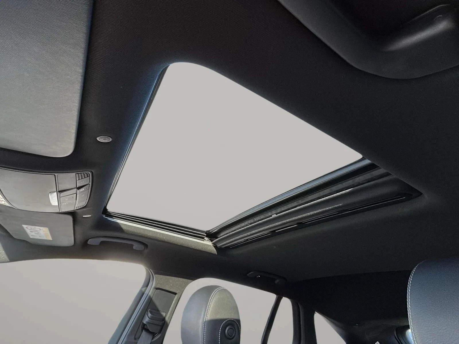 Mercedes-Benz-EQC-image-12