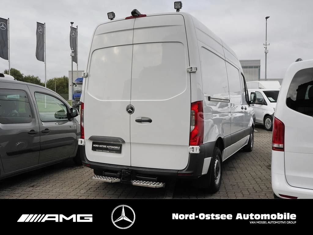 Mercedes-Benz-Sprinter-image-3