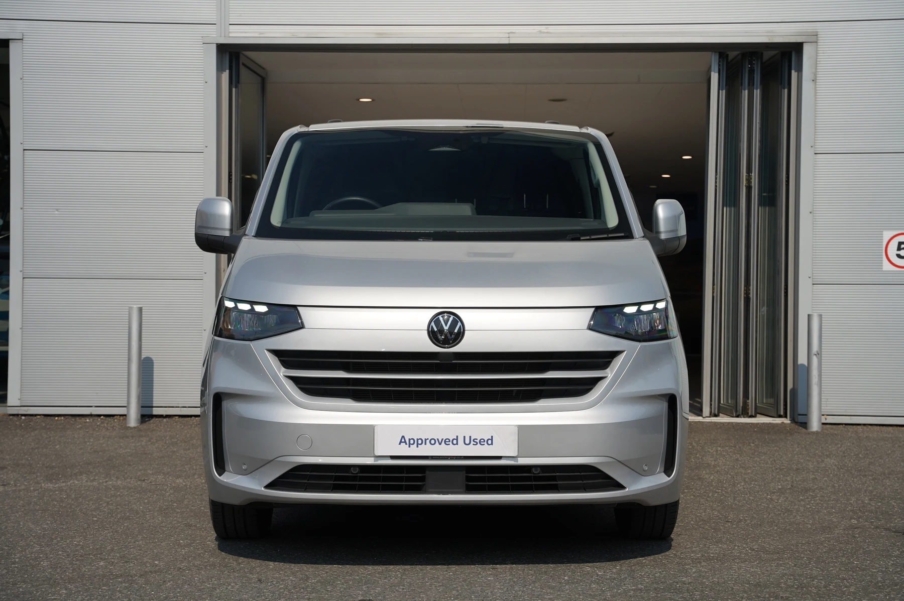 Volkswagen-Transporter-image-6