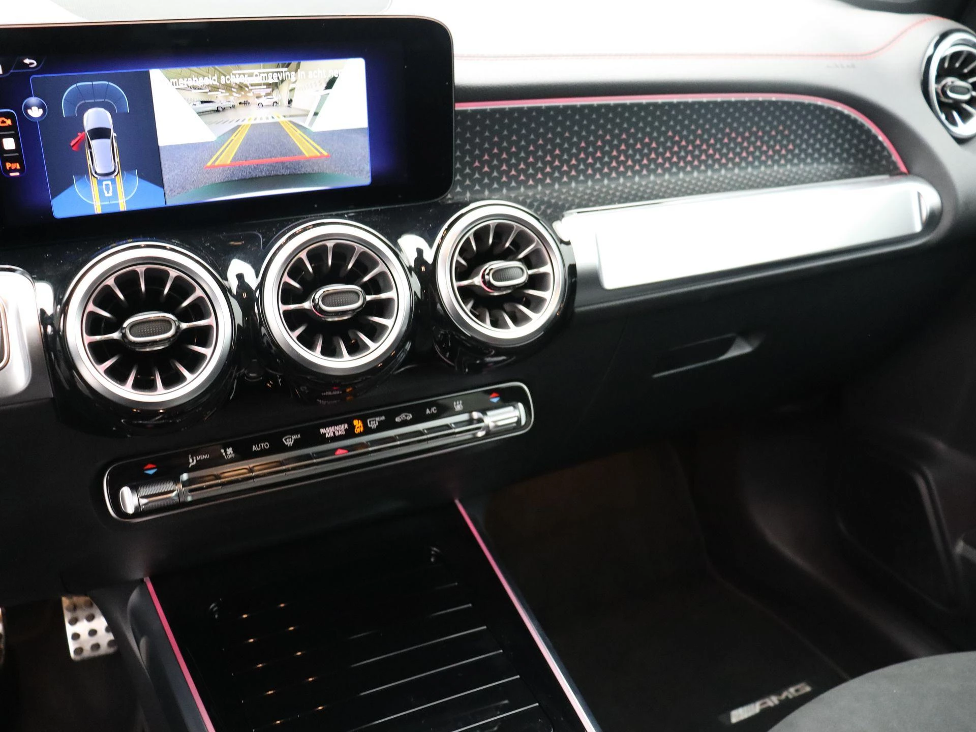 Mercedes-Benz EQB 250+ AMG Line + 7 ZITPLAATSEN + CARPLAY + NIGHTPAKKET +