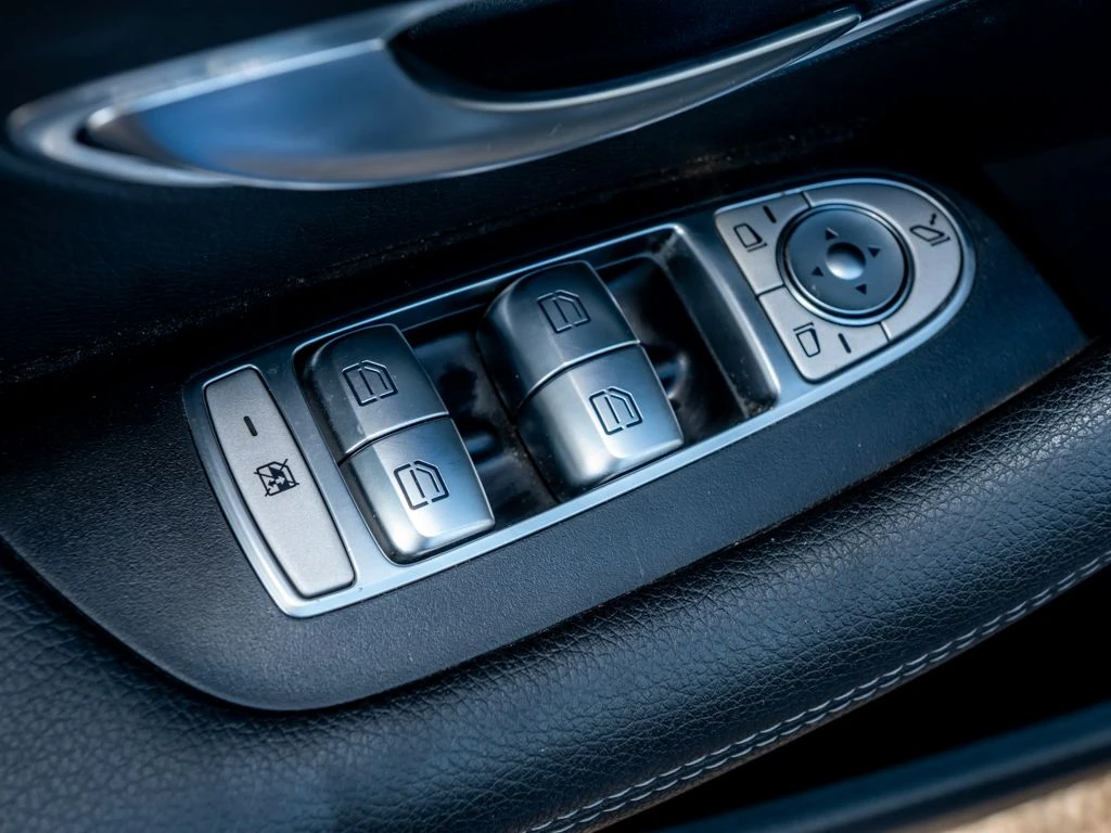 Mercedes-Benz-E-Klasse 200-image-14