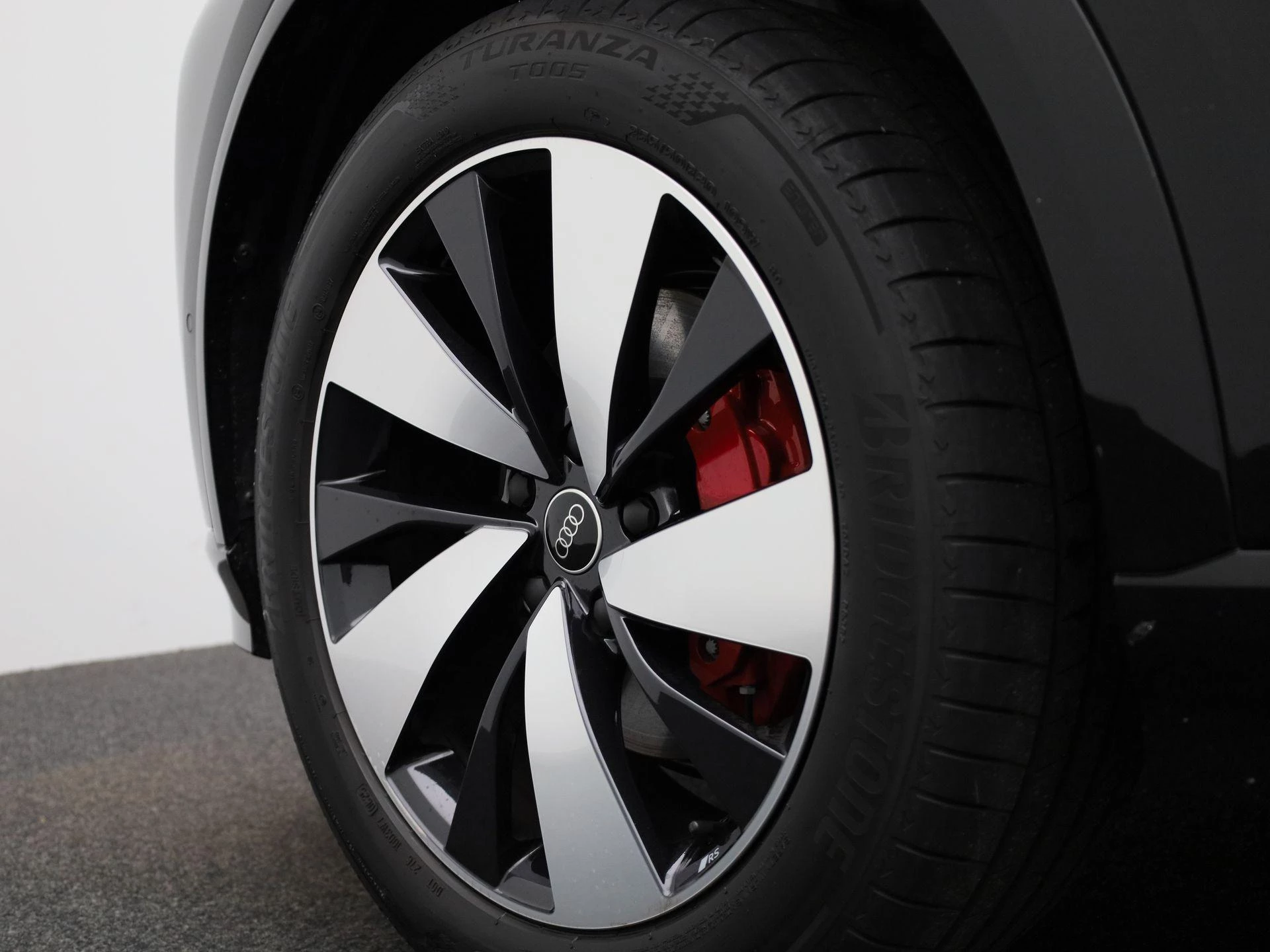 Audi-Q6 e-tron-image-49