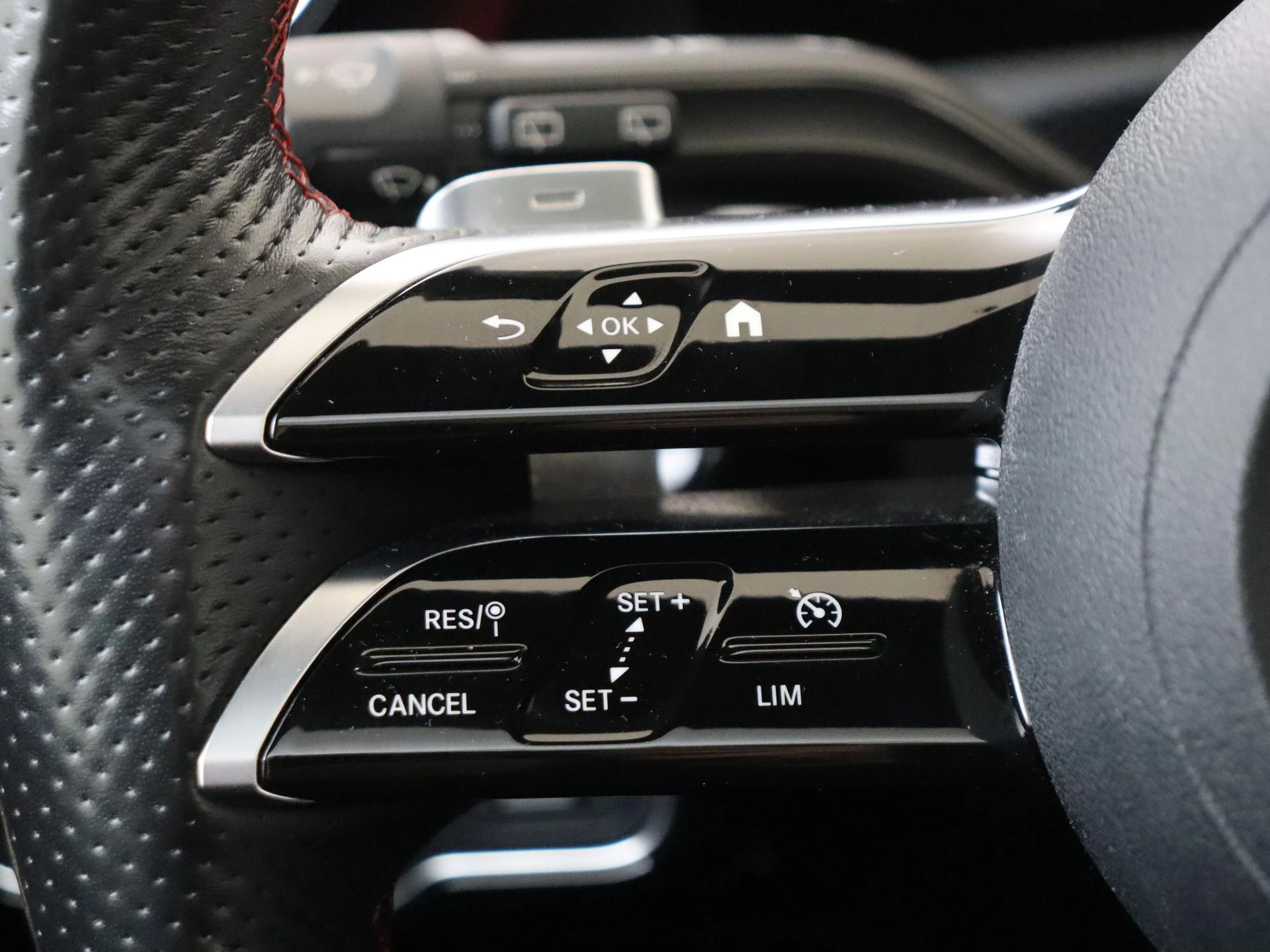 Mercedes-Benz-A-Klasse-image-12