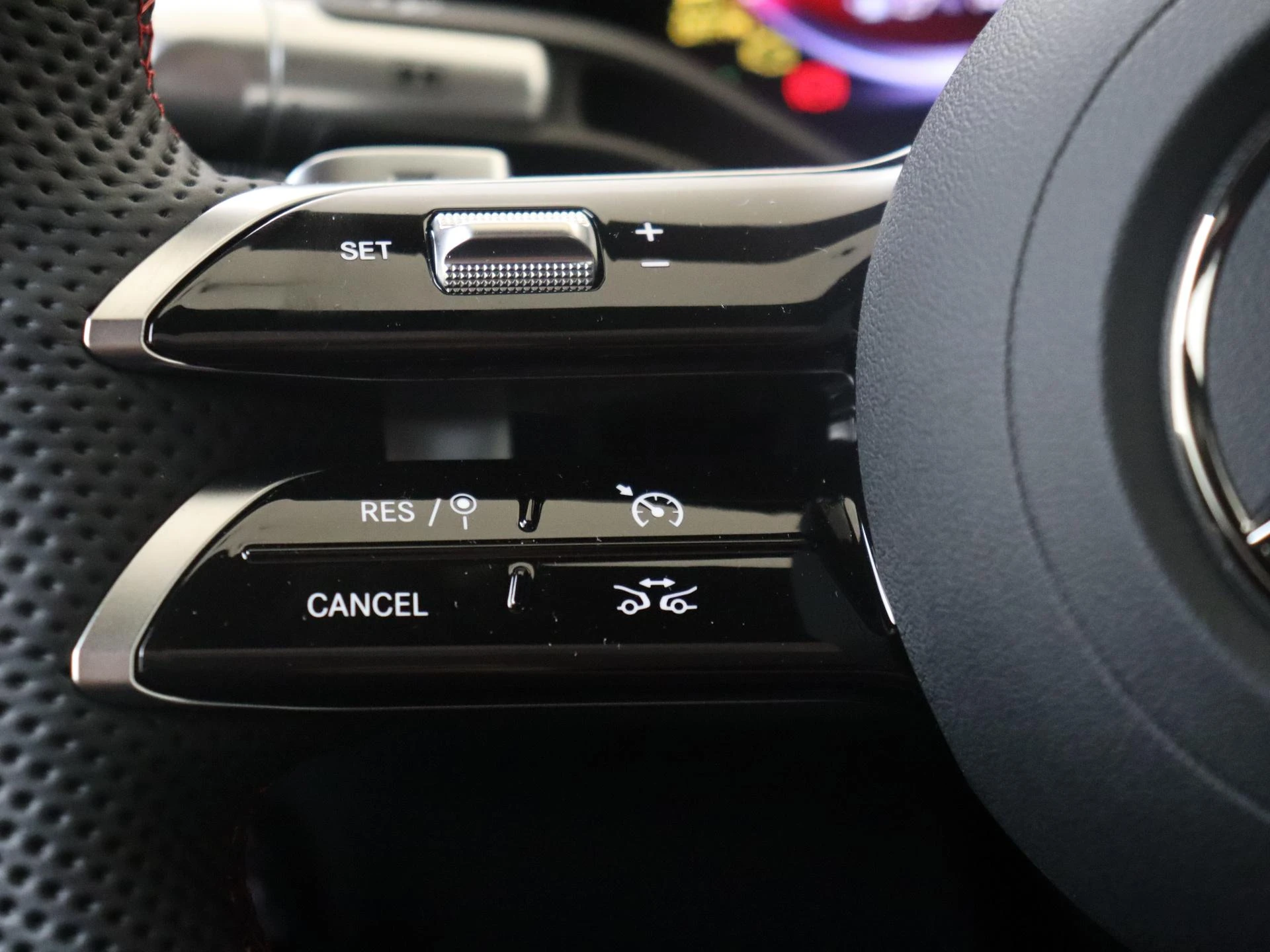 Mercedes-Benz-CLA-image-11