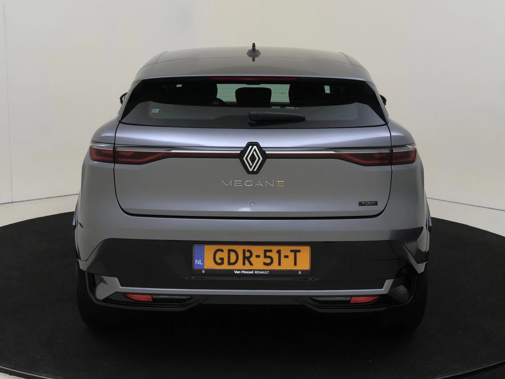Renault-Megane E-Tech-image-6