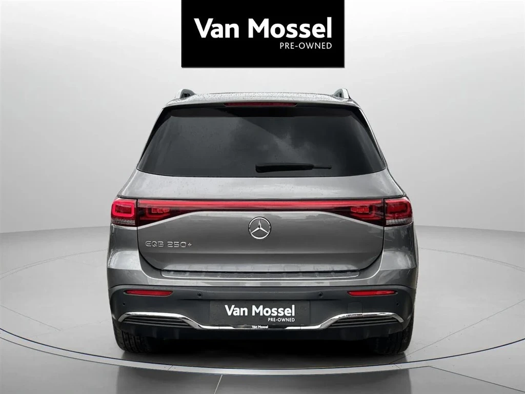 Mercedes-Benz-EQB-image-5