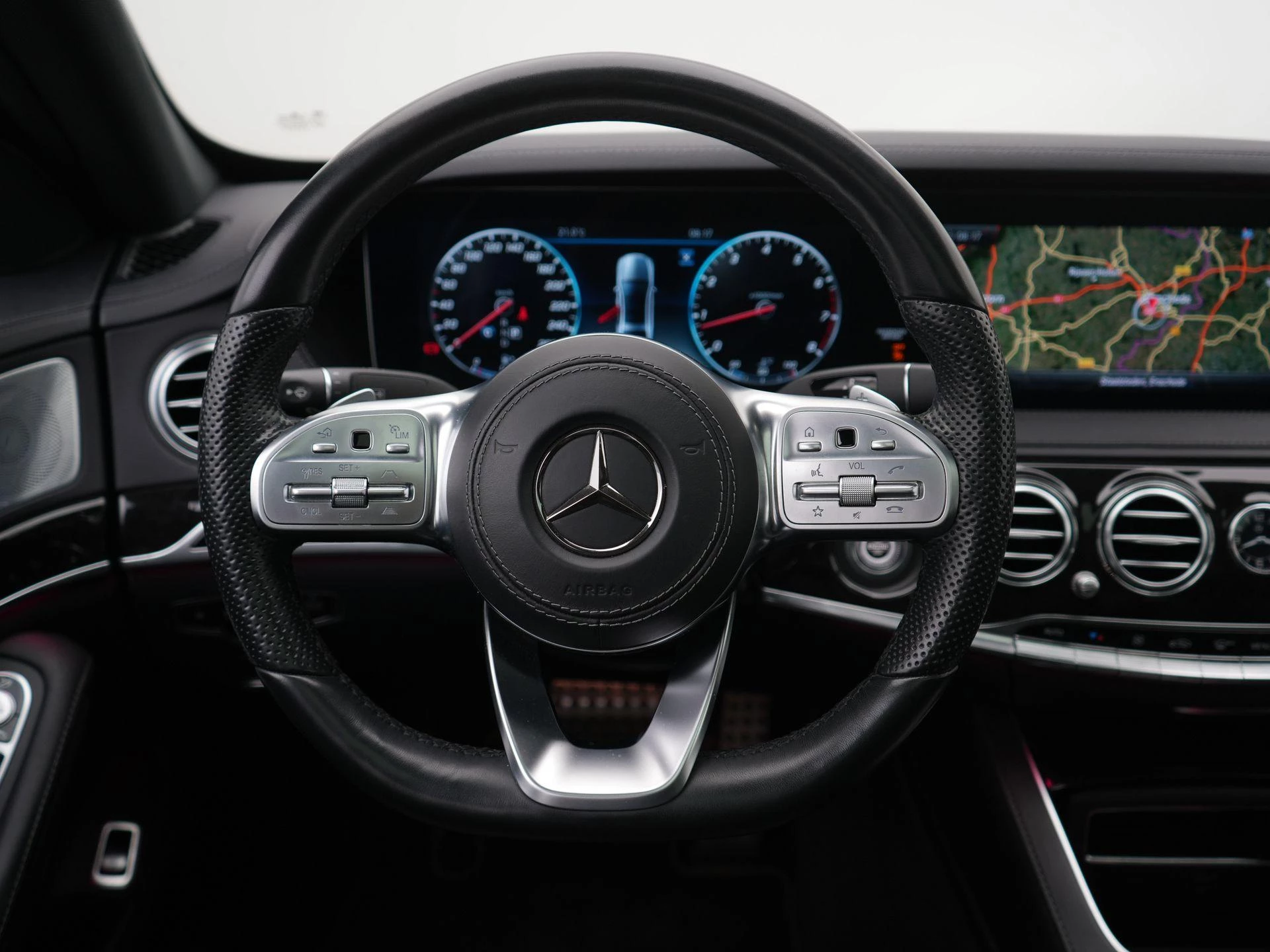 Mercedes-Benz-S-Klasse-image-7