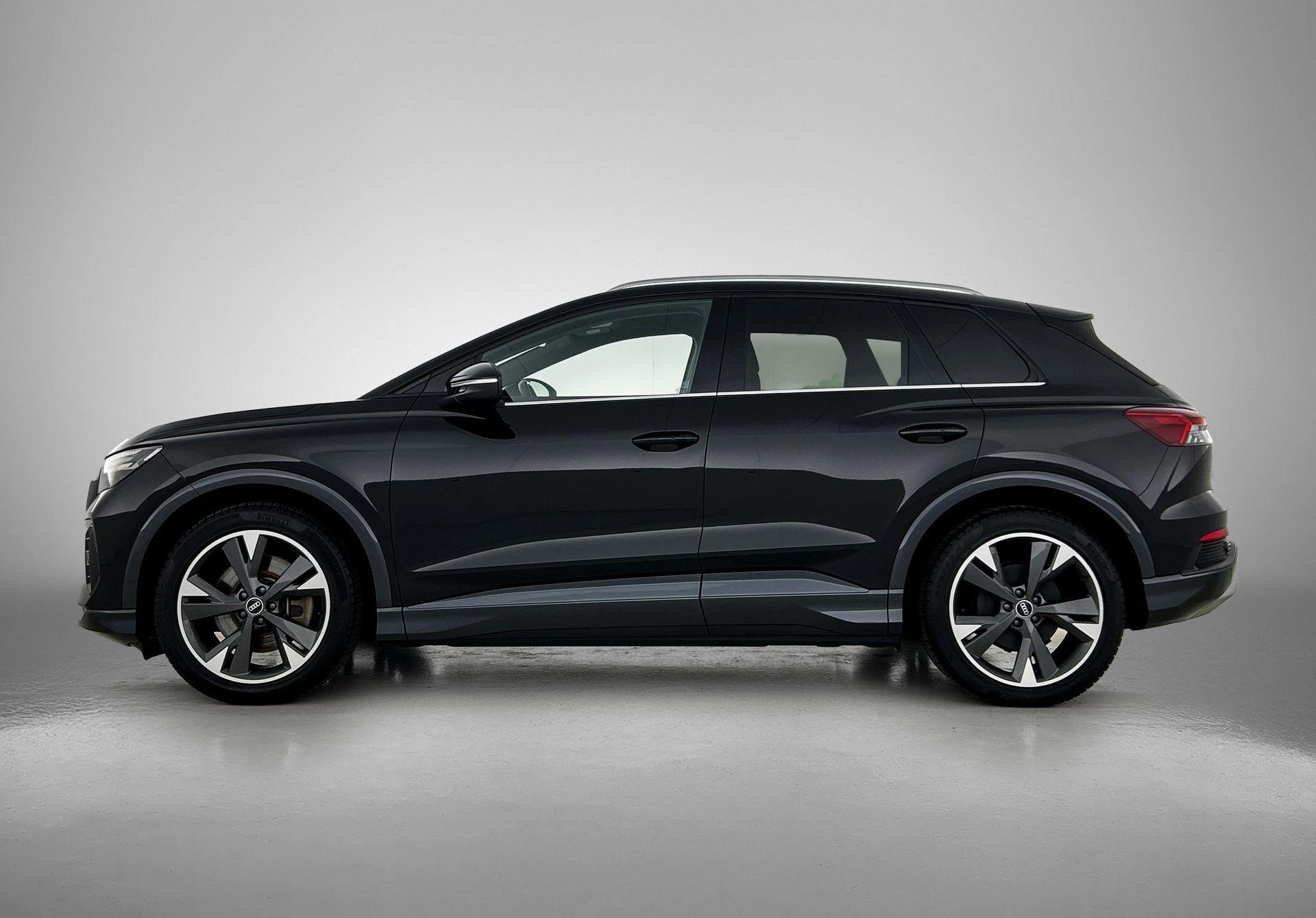 Audi-Q4 e-tron-image-2