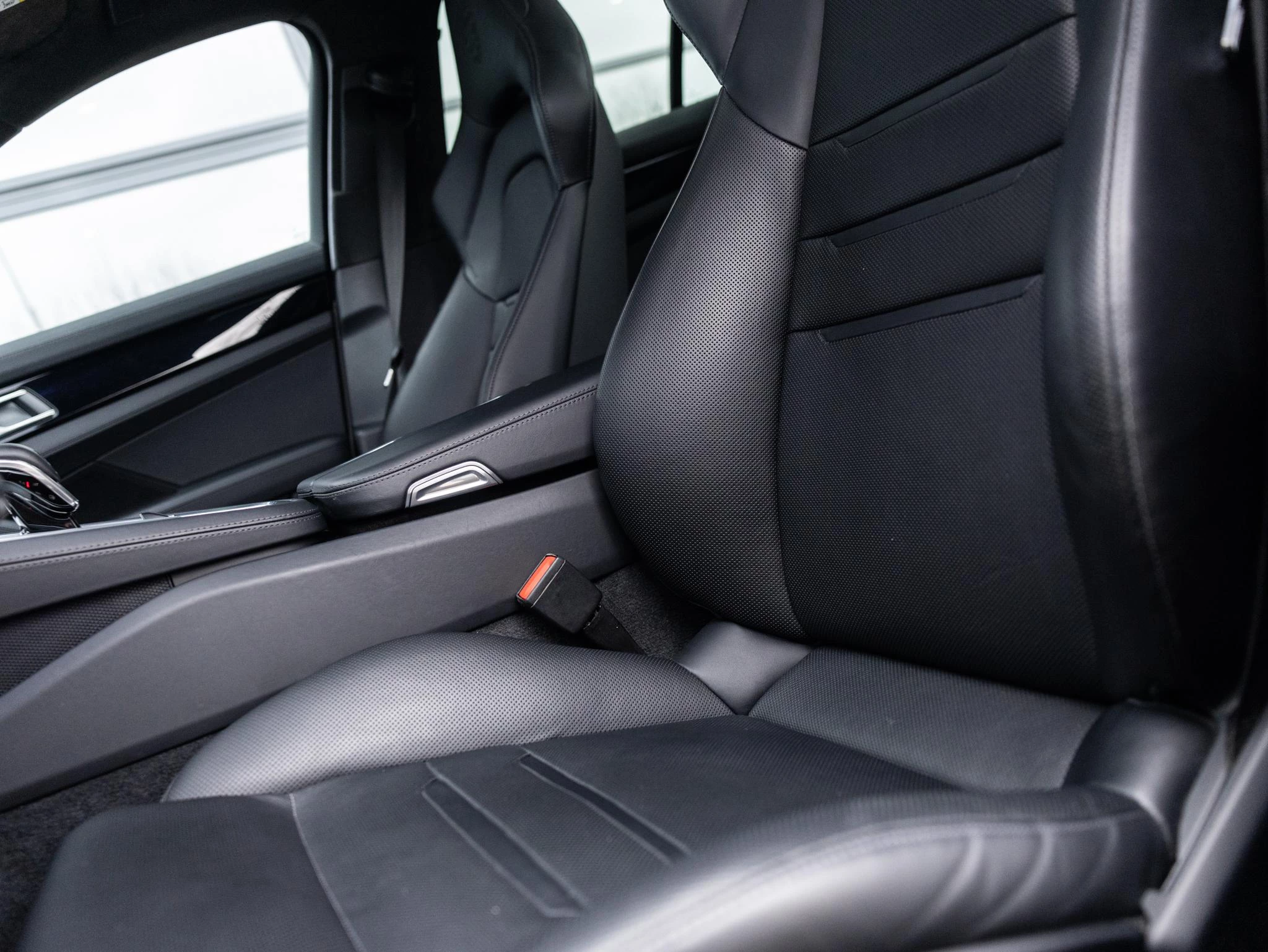 Porsche-Panamera-image-22