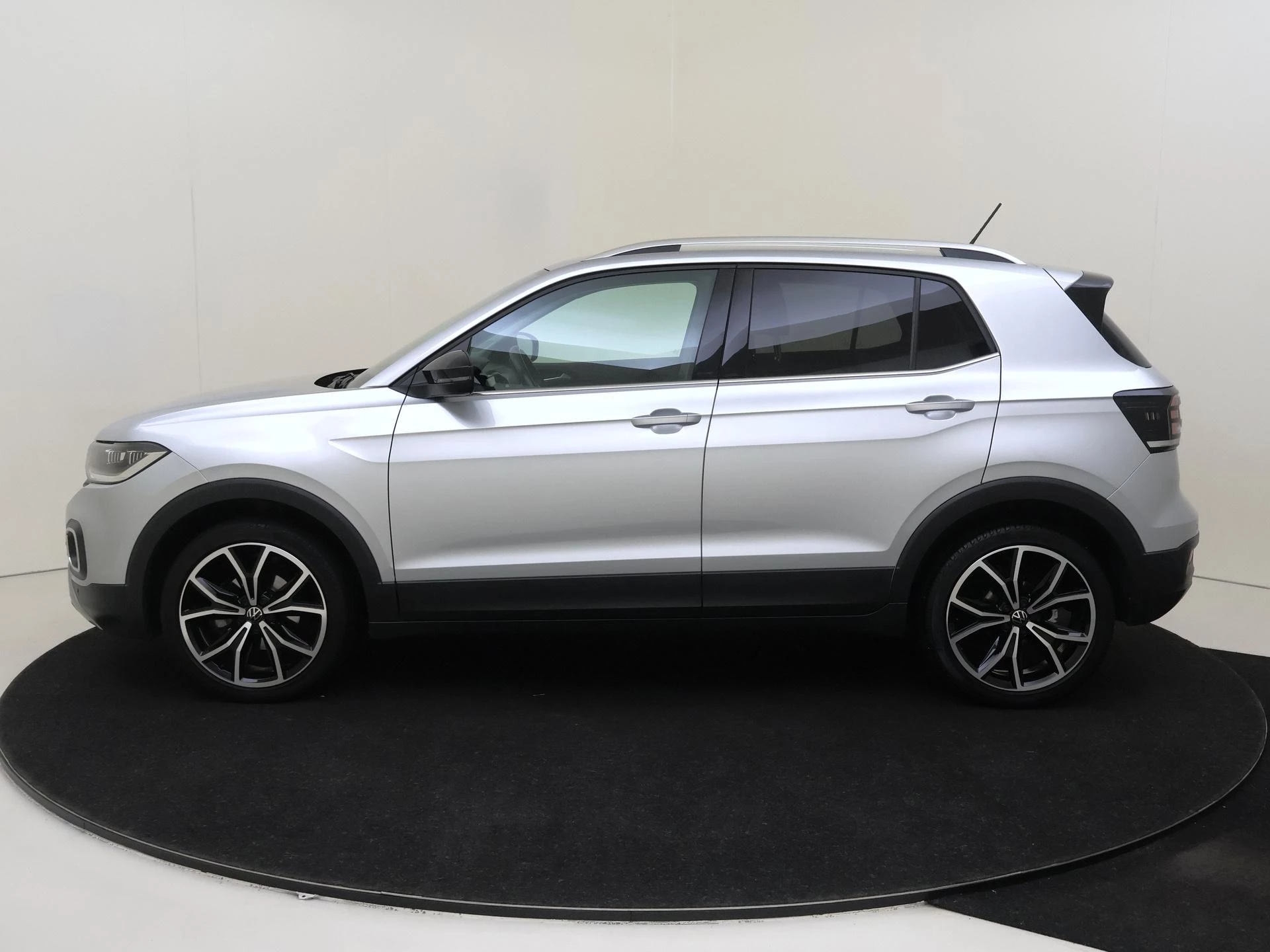 Volkswagen-T-Cross-image-7