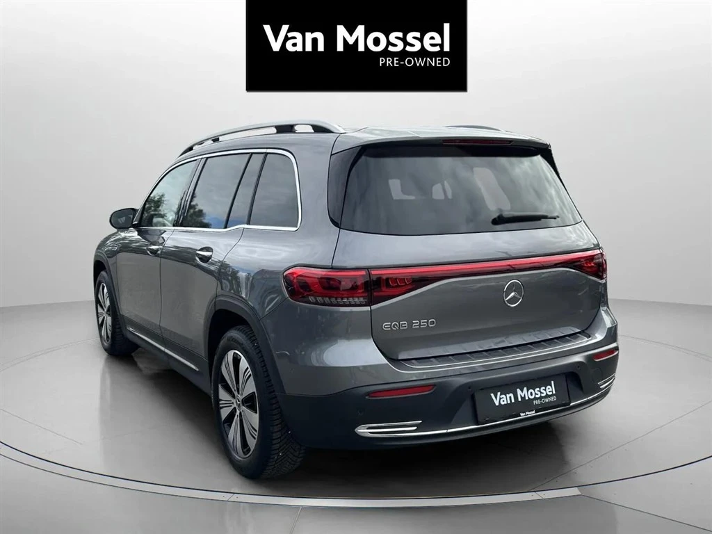 Mercedes-Benz-EQB-image-6