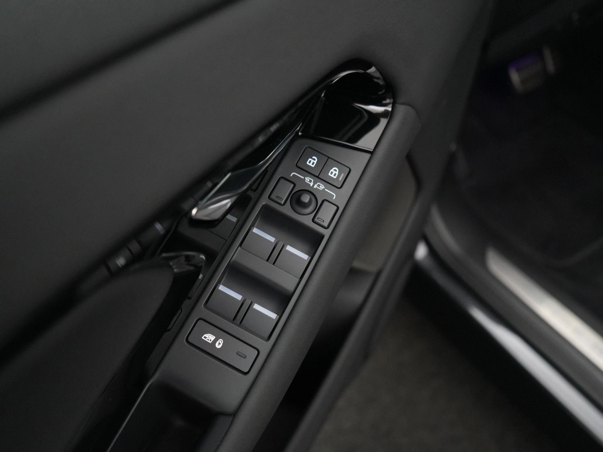 Land Rover-Range Rover Evoque-image-34