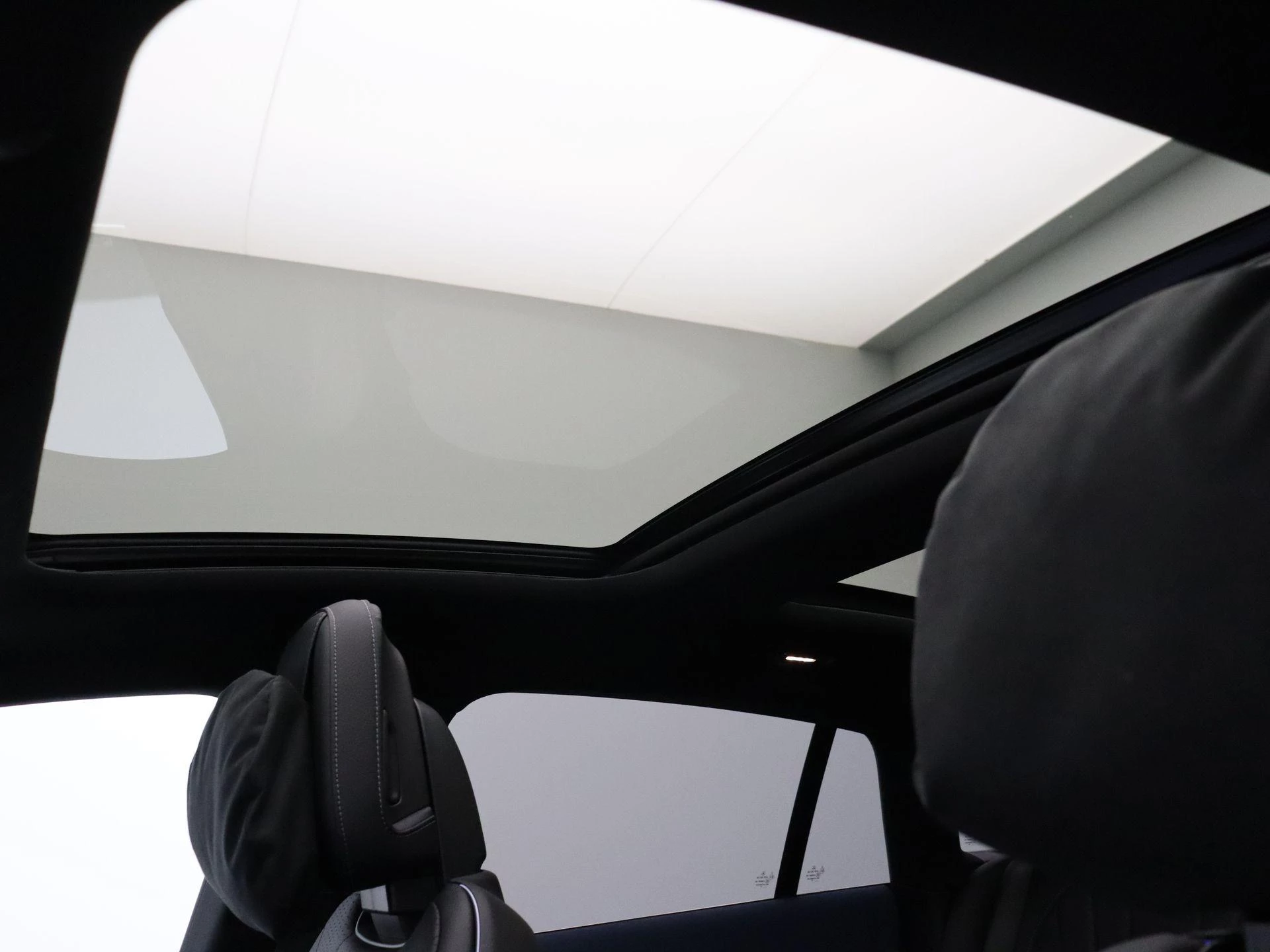 Mercedes-Benz-EQE-image-15