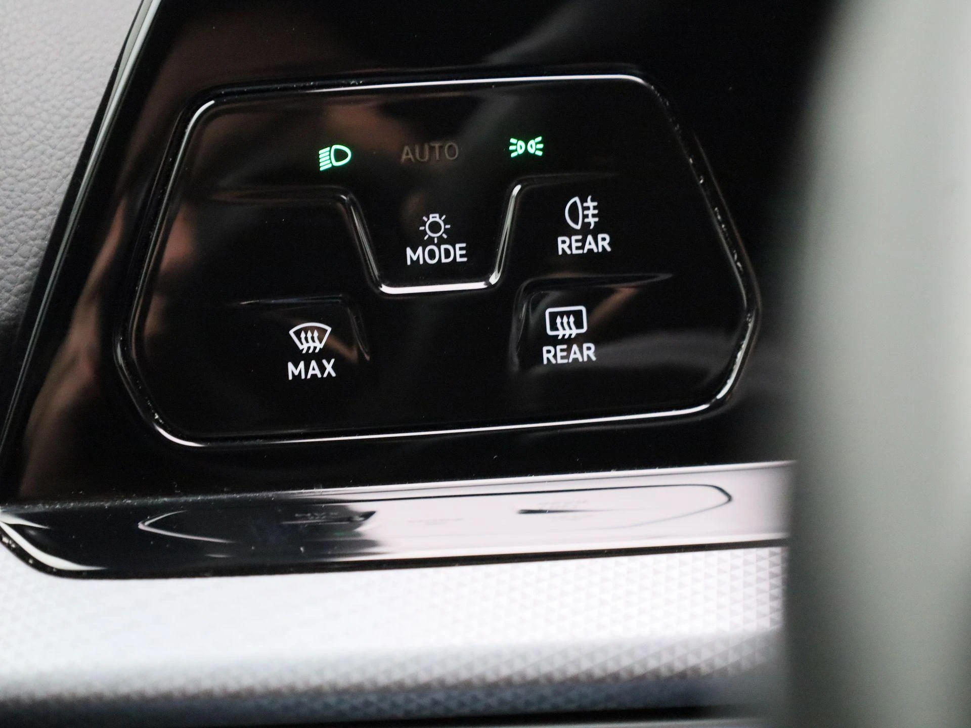 Volkswagen-Golf-image-21