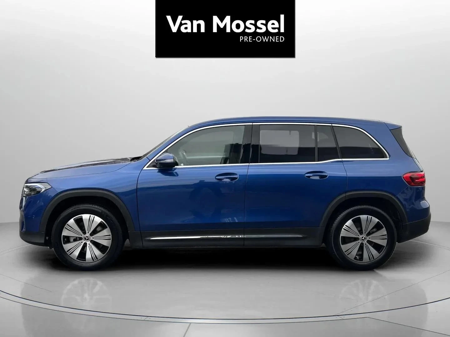 Mercedes-Benz-EQB-image-7