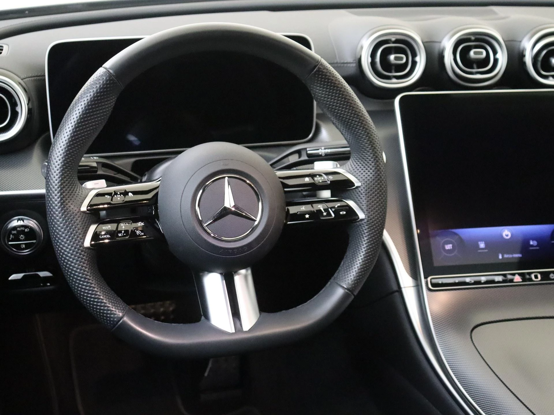 Mercedes-Benz-C-Klasse-image-9