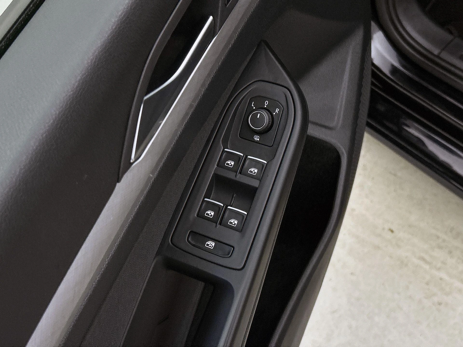Volkswagen-Golf-image-26