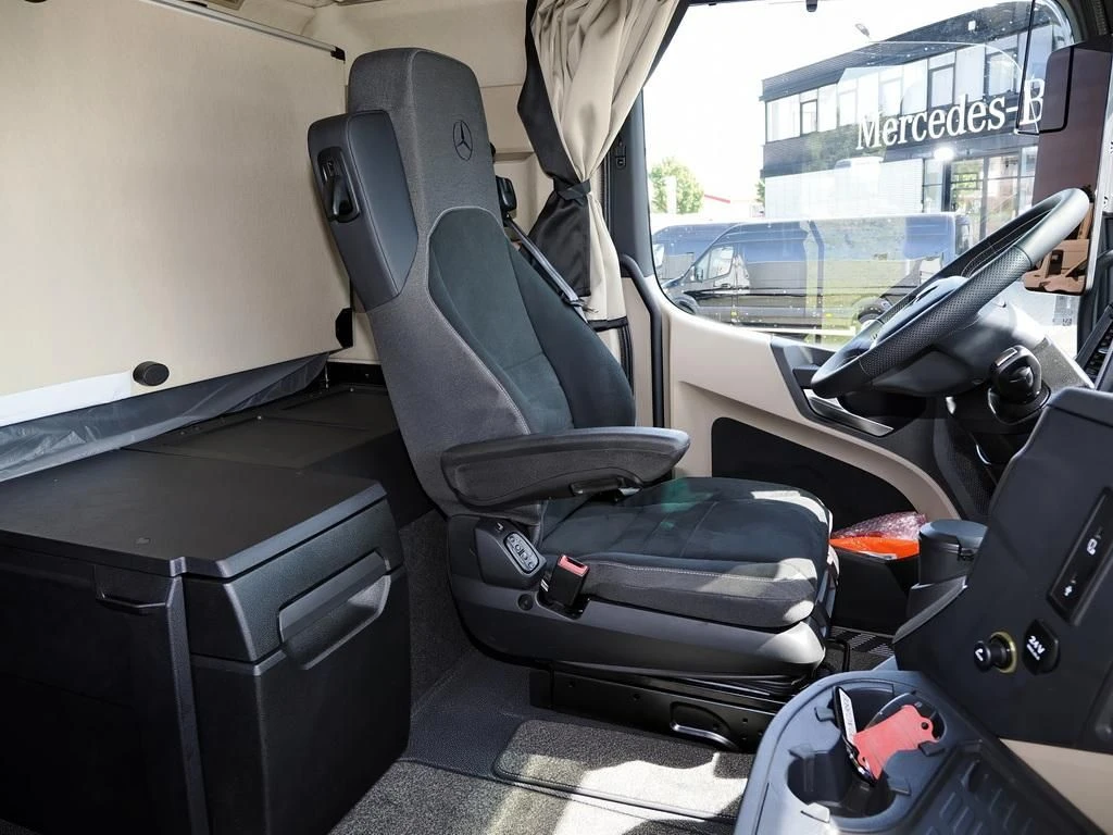 Mercedes-Benz-Actros-image-7
