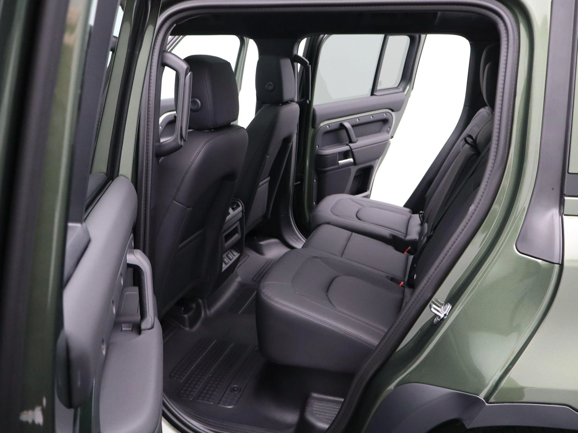 Land Rover-Defender-image-11