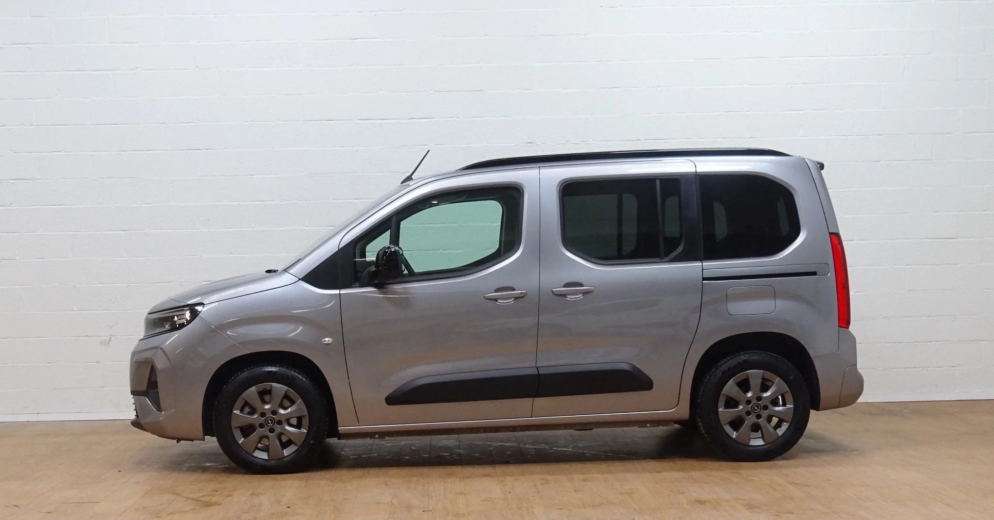 Opel Combo Life 1.2T Edition+gps+camera+park pilot achteraan