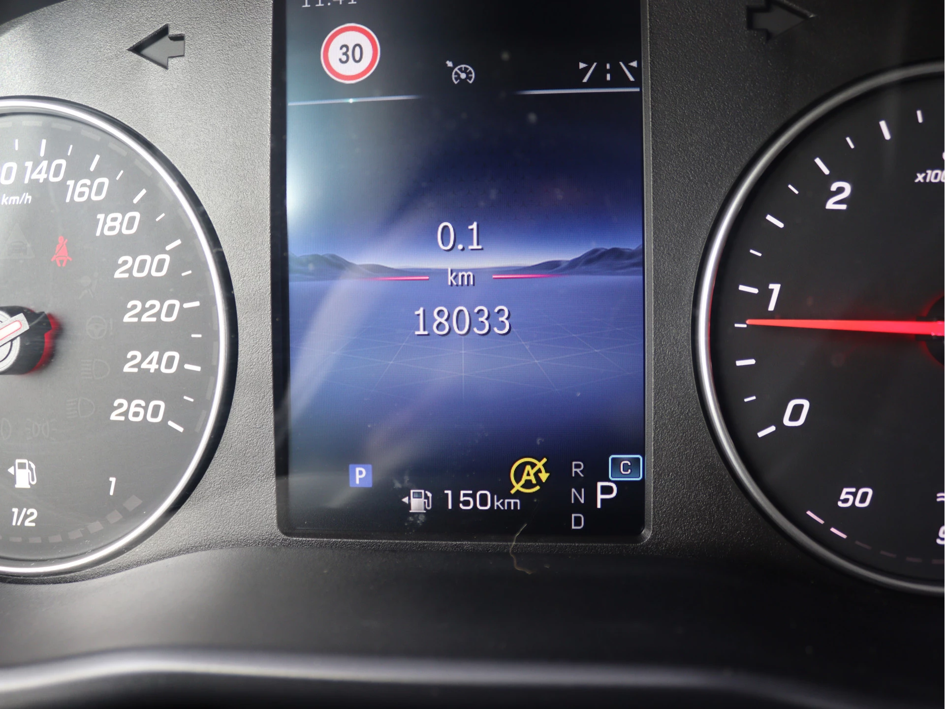 Mercedes-Benz-Vito-image-6