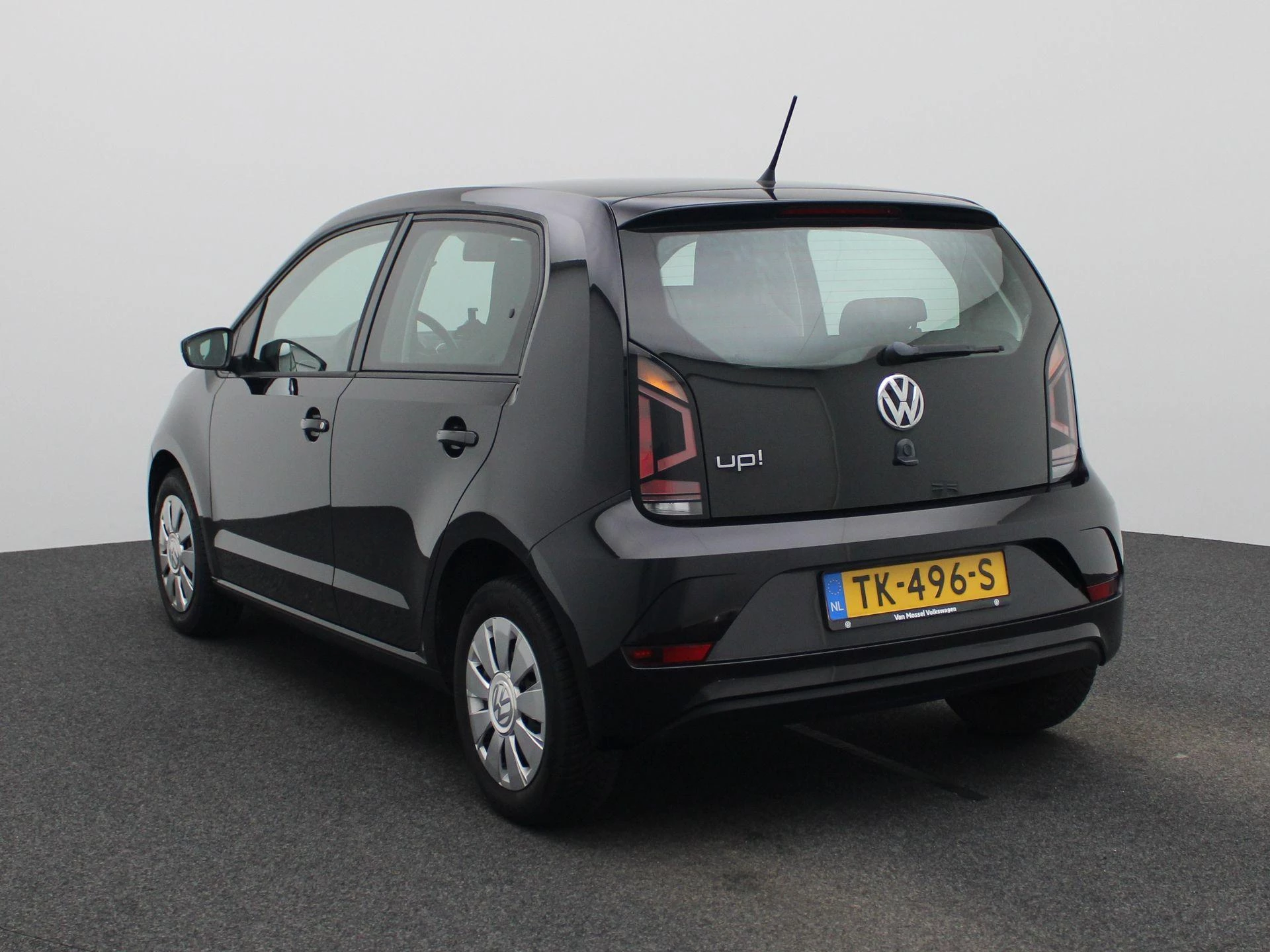 Volkswagen-up!-image-1