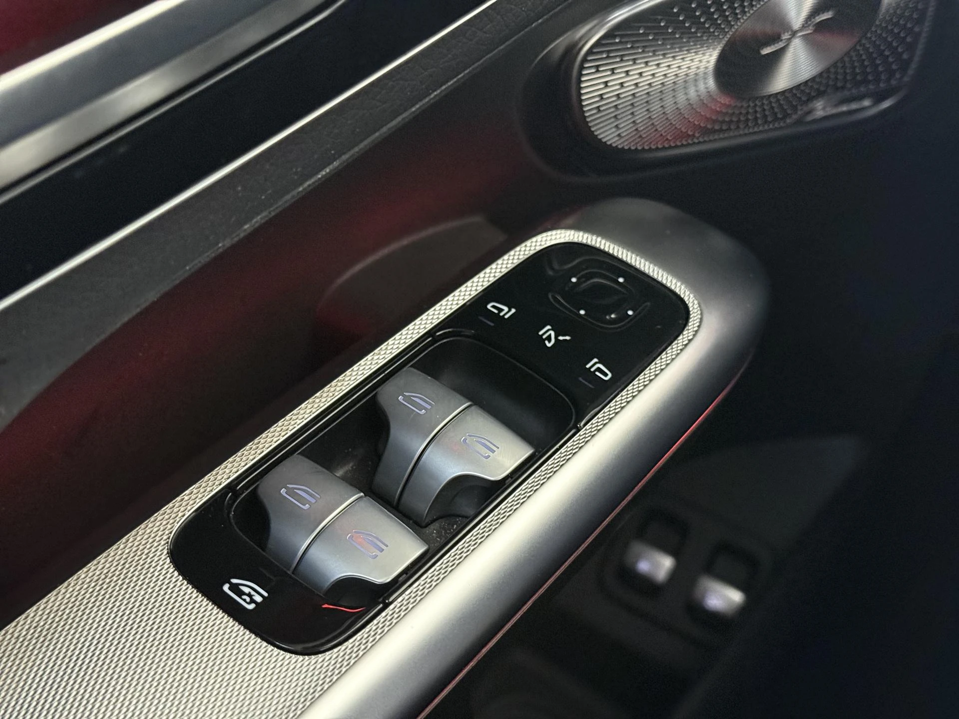 Mercedes-Benz-GLC-image-27