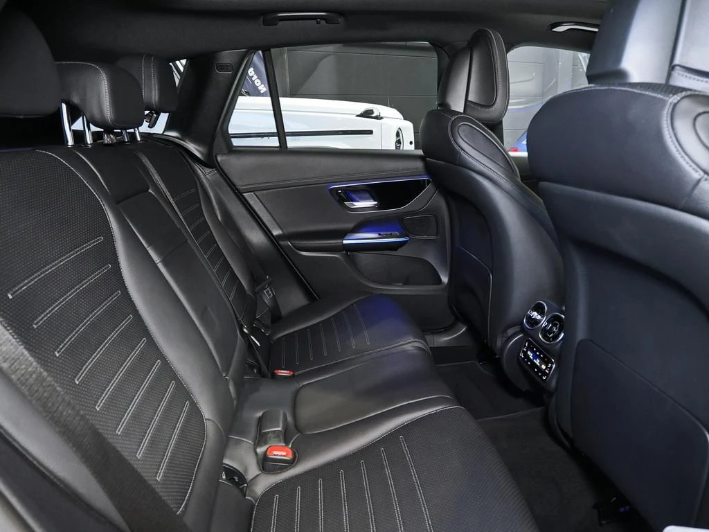 Mercedes-Benz-GLC 300 d-image-15
