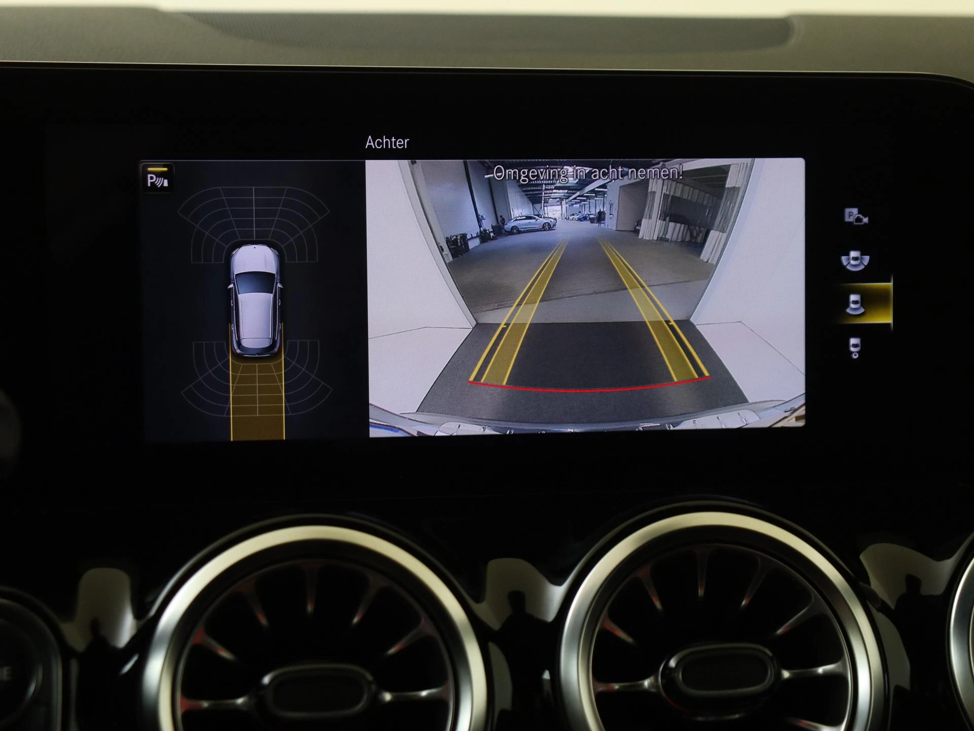 Mercedes-Benz-GLA-image-18