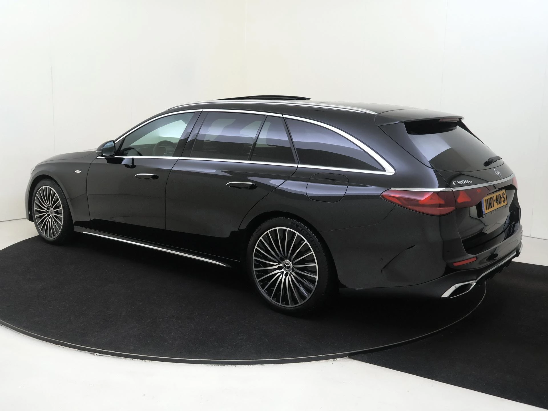 Mercedes-Benz-E-Klasse-image-2