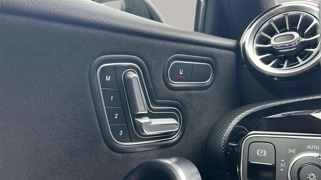 Mercedes-Benz-A-Klasse-image-10