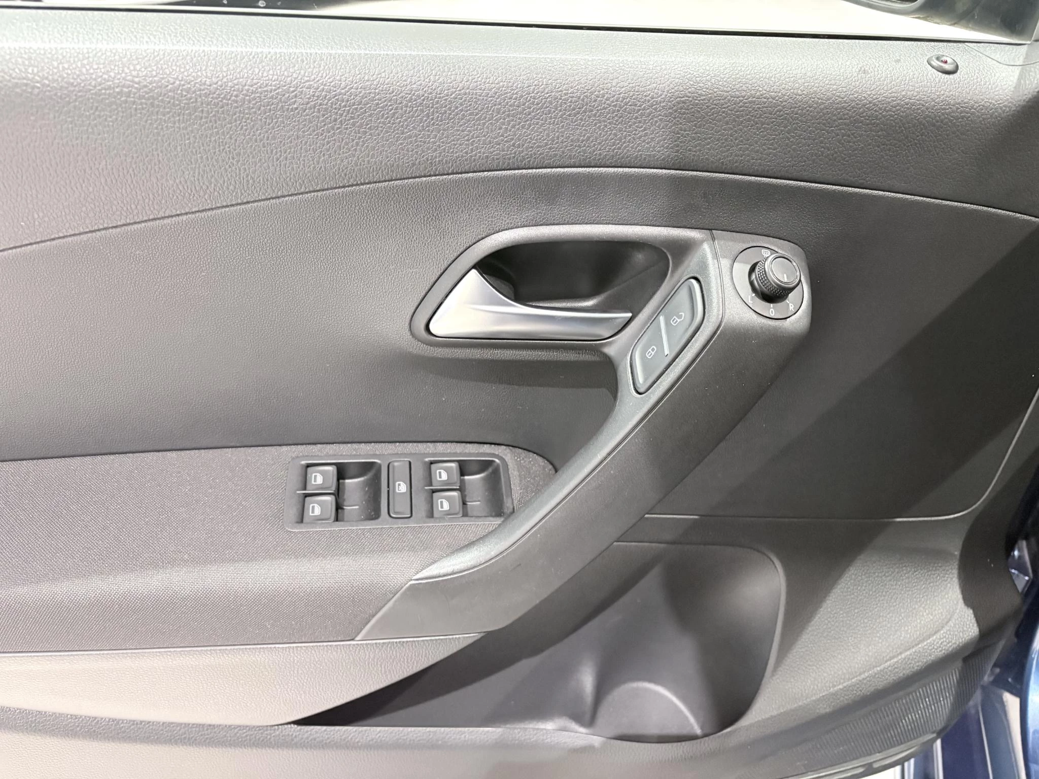 Volkswagen-Polo-image-11
