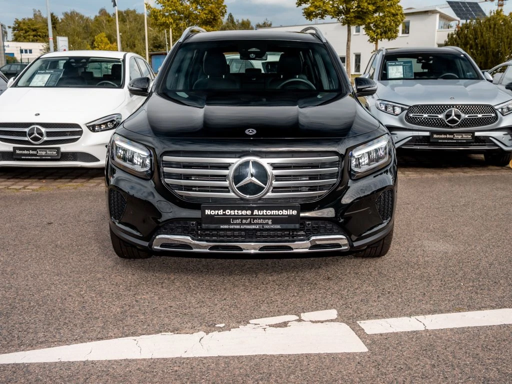 Mercedes-Benz-GLB 200-image-3