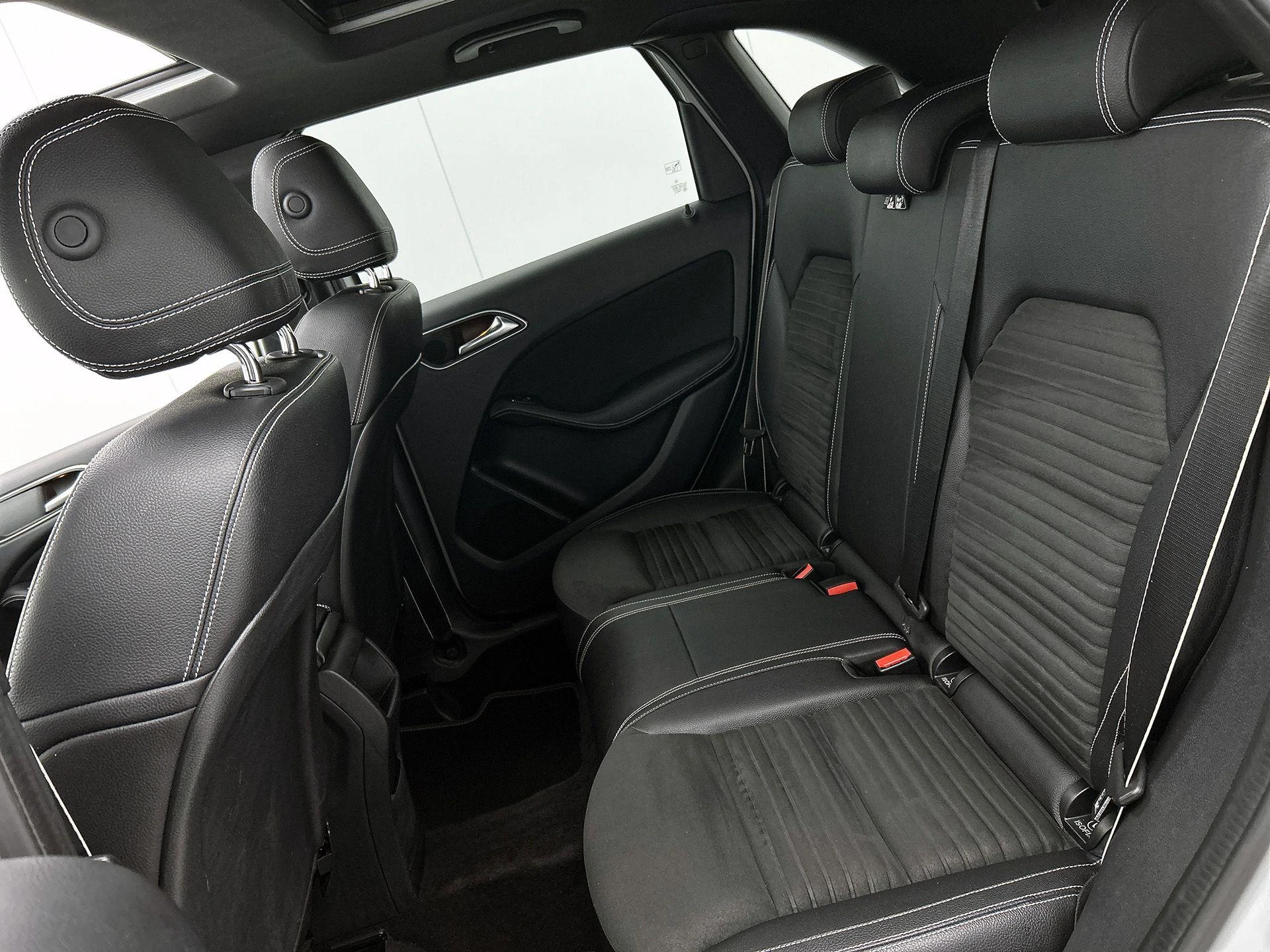 Mercedes-Benz-B-Klasse-image-25