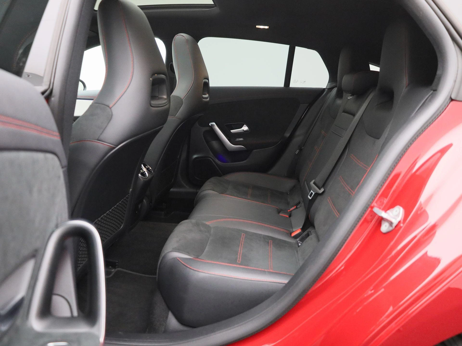 Mercedes-Benz-CLA-image-11