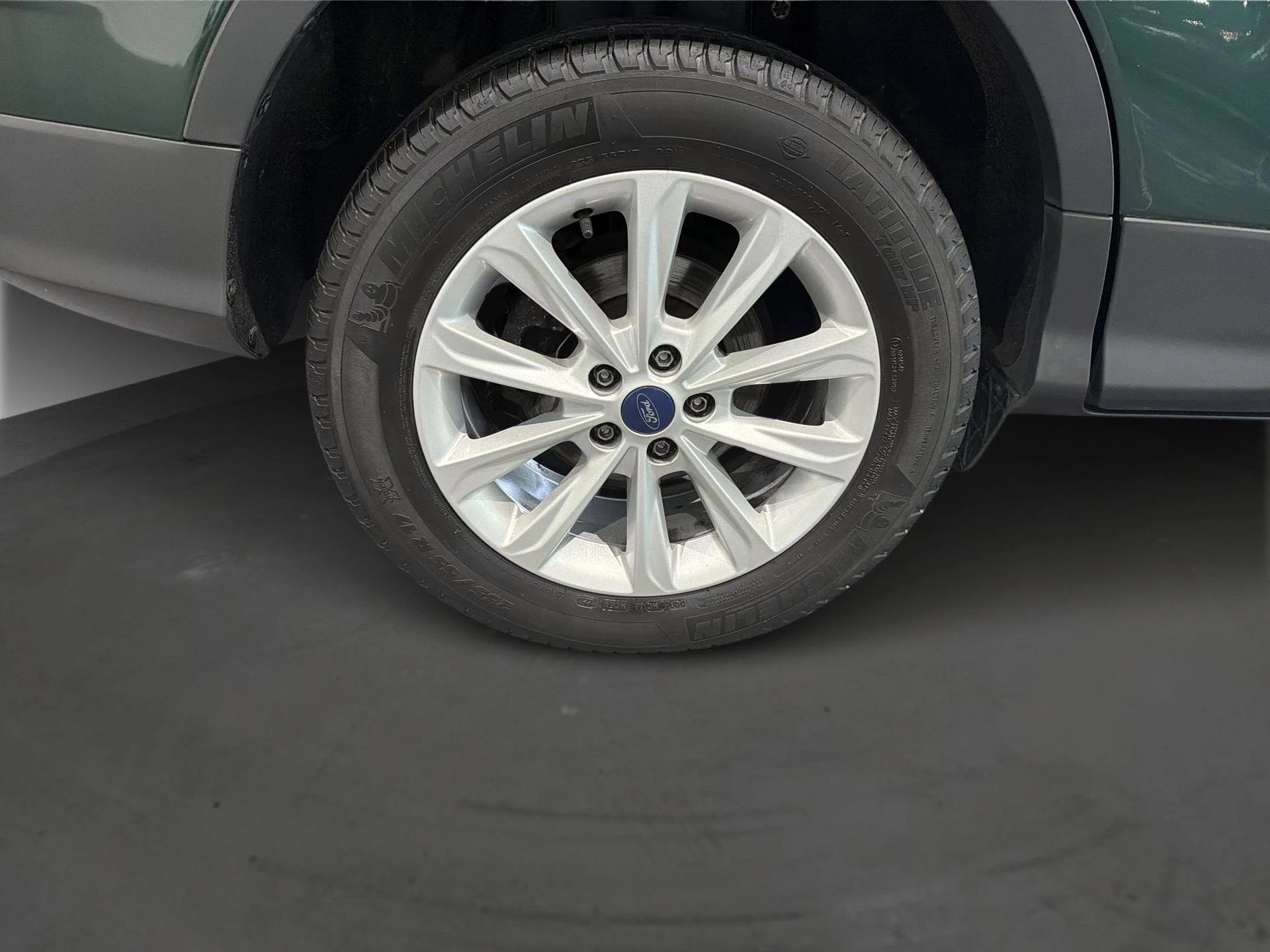 Ford Kuga 4x4 - PDC - Titanium - Unieke kleur