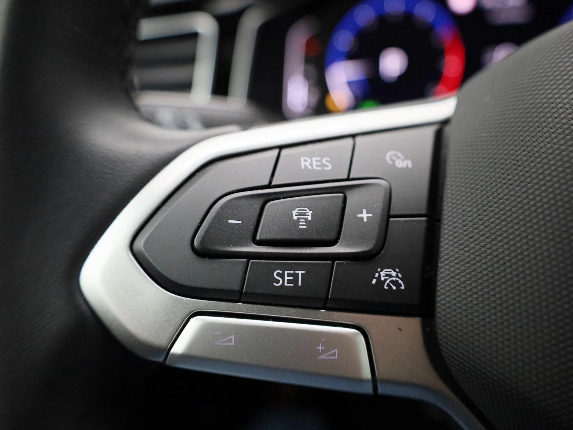 Volkswagen-Polo-image-18