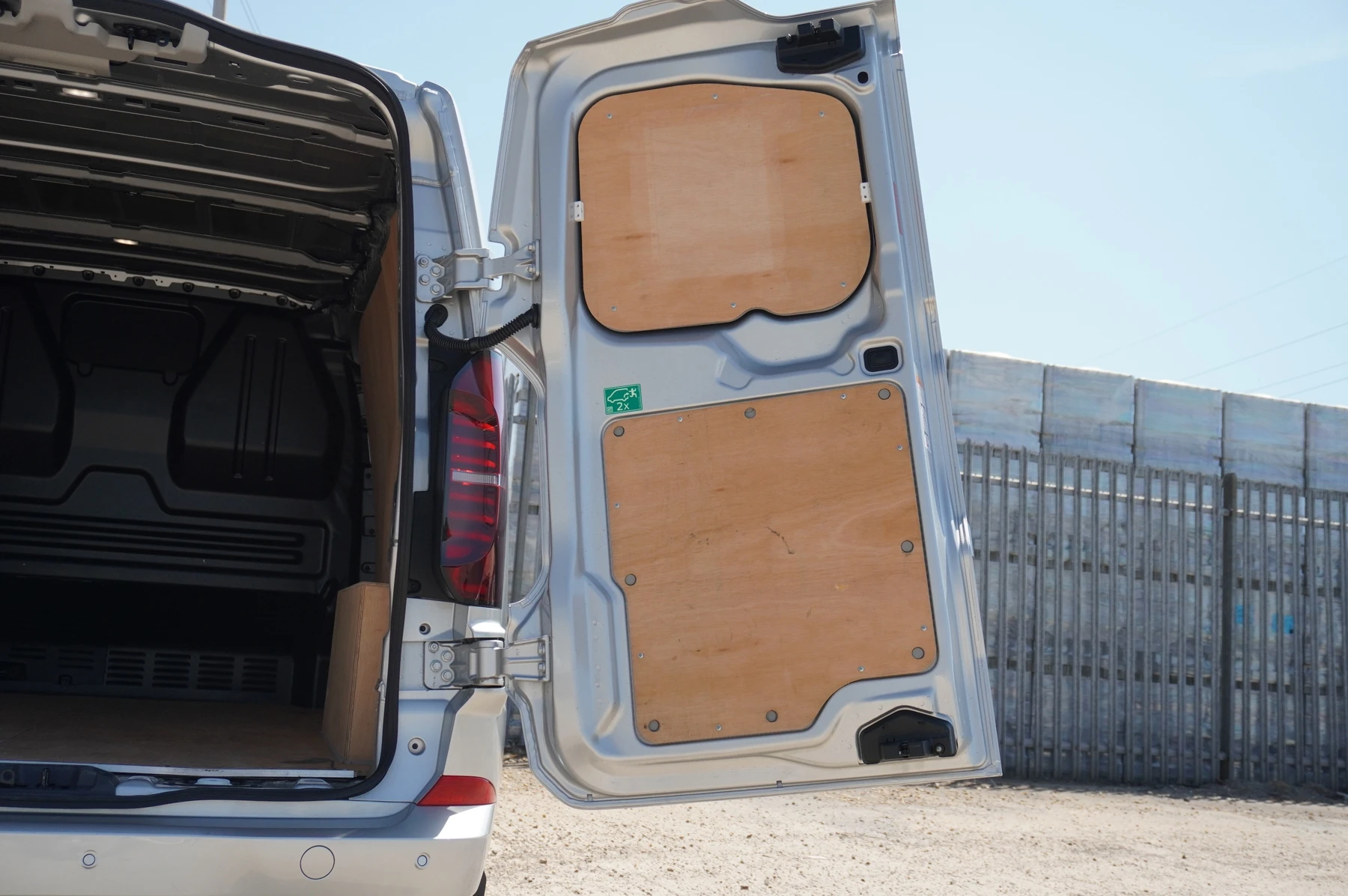 Volkswagen-Transporter-image-21